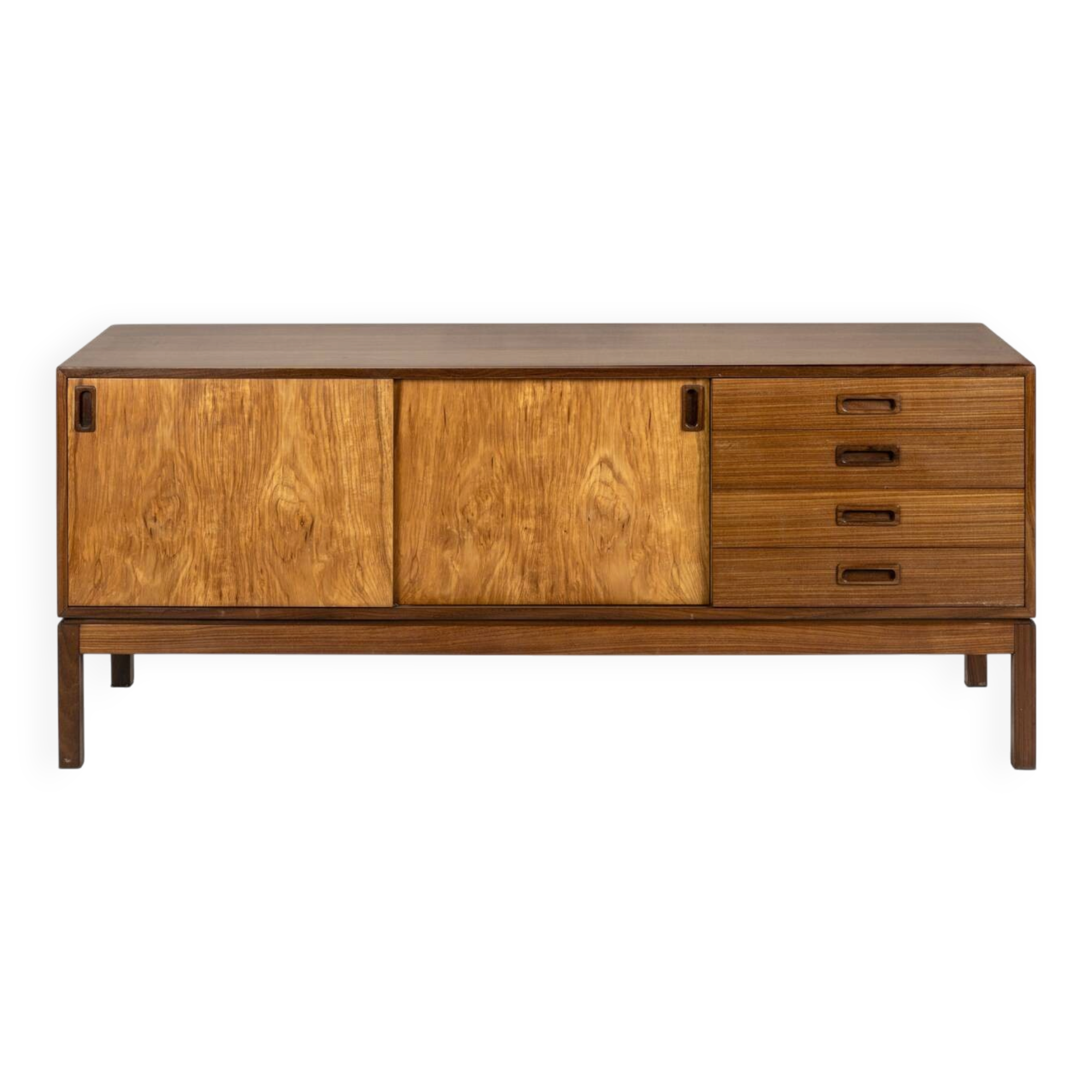 Buffet danois classique en teck. Danemark, années 1970.