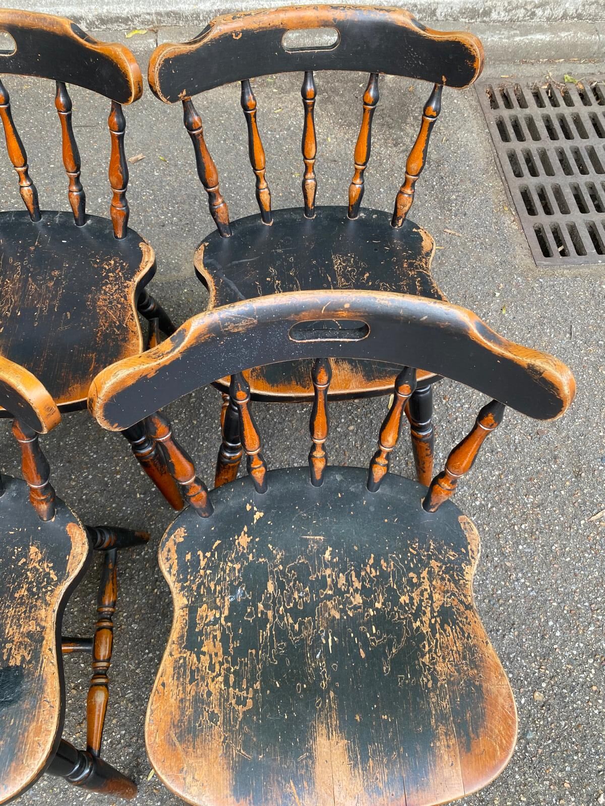 6 solid wood Windsor dining chairs from the 1950s.