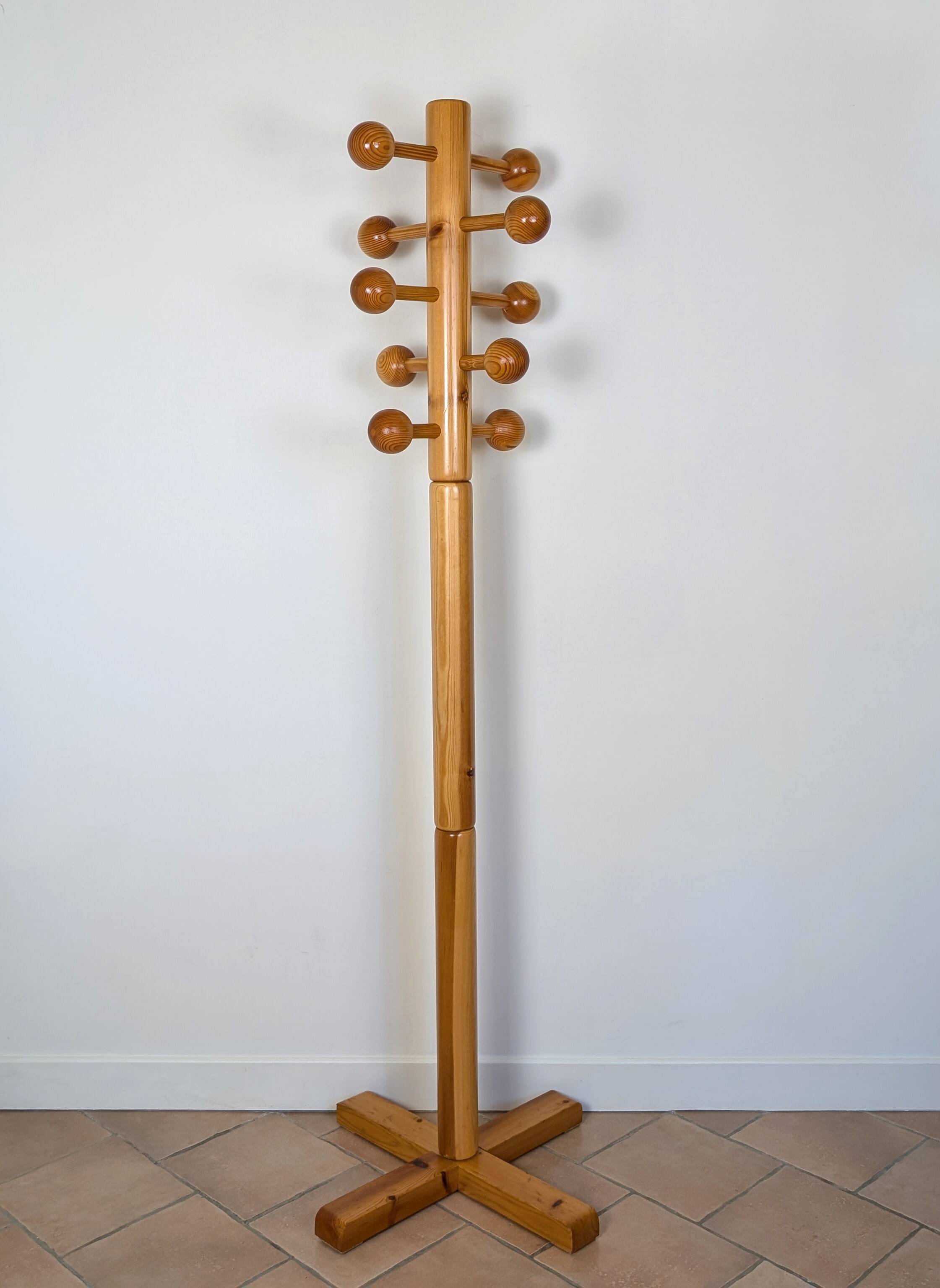 Pine coat rack