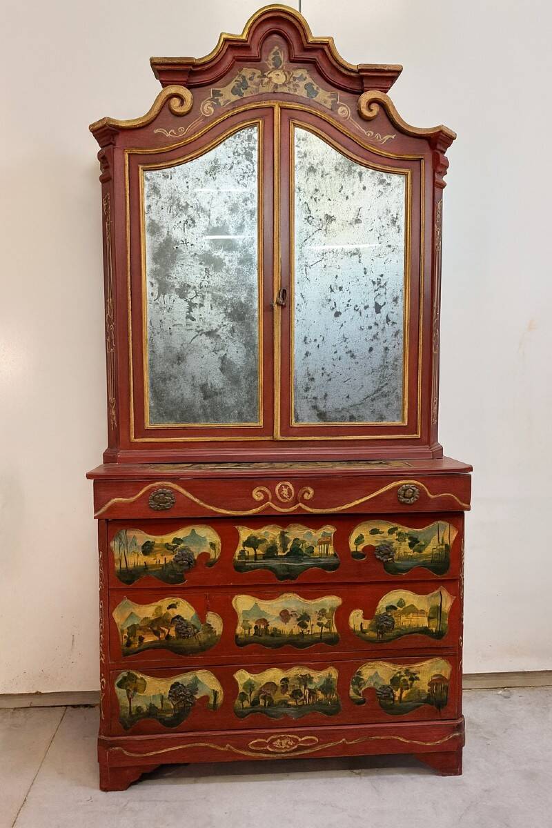 Cabinet bibliothéque Venitien style Louis XV en bois laqué