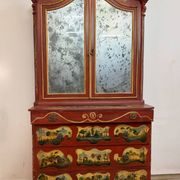 Cabinet bibliothéque Venitien style Louis XV en bois laqué