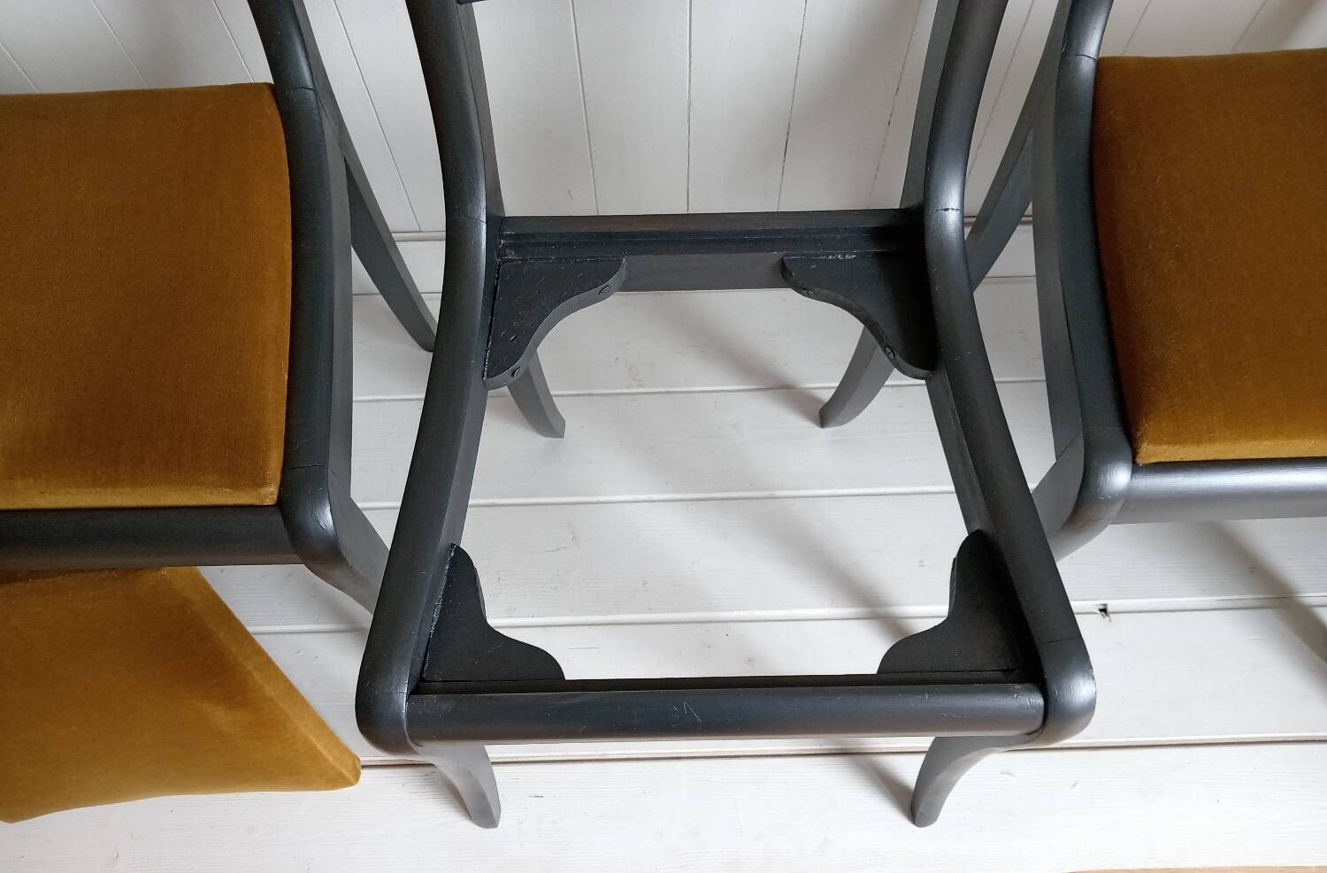 4 velvet seat chairs