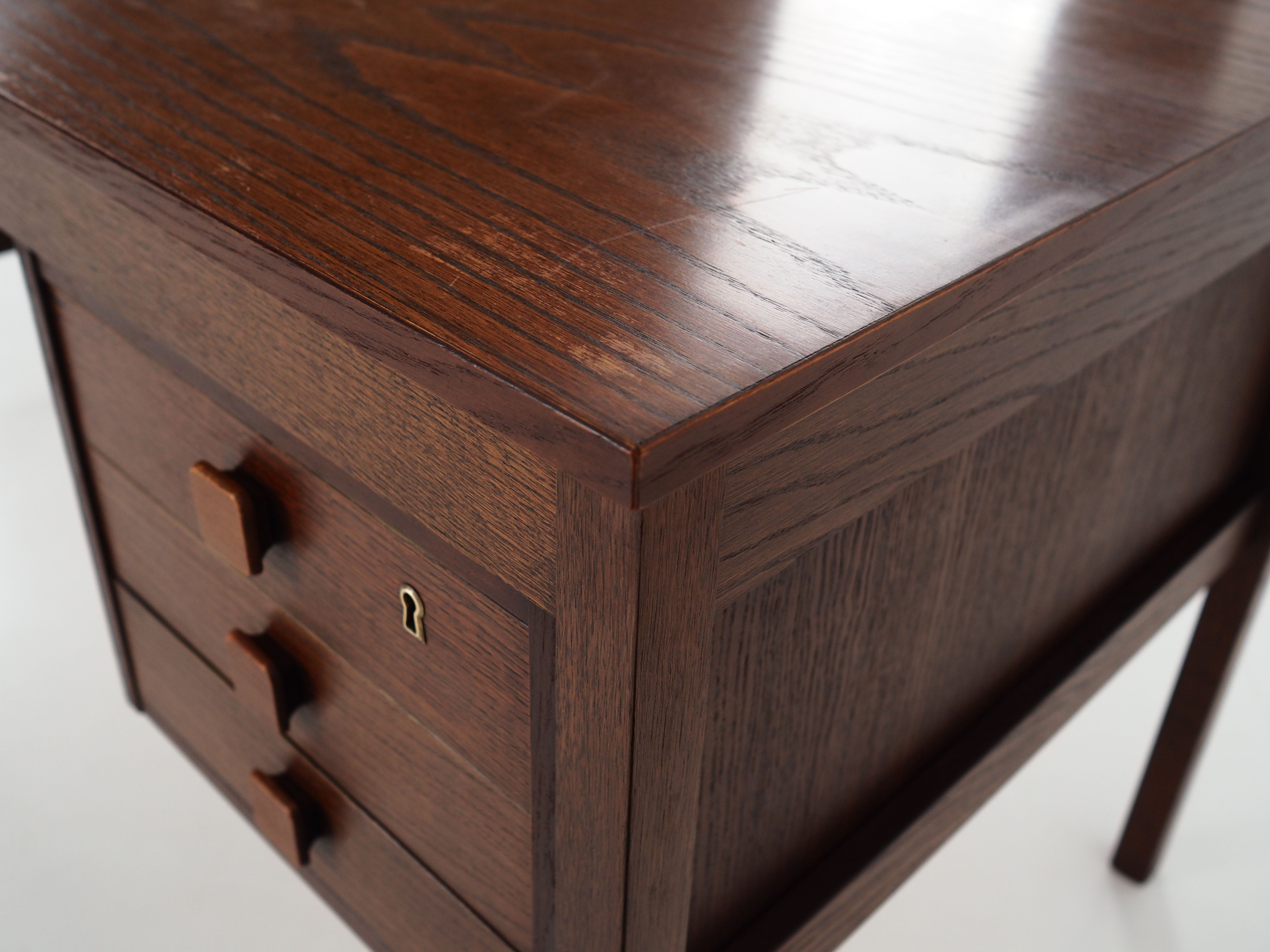 Oak wood desk by Domino Møbler Scandinavian design of the 1970s