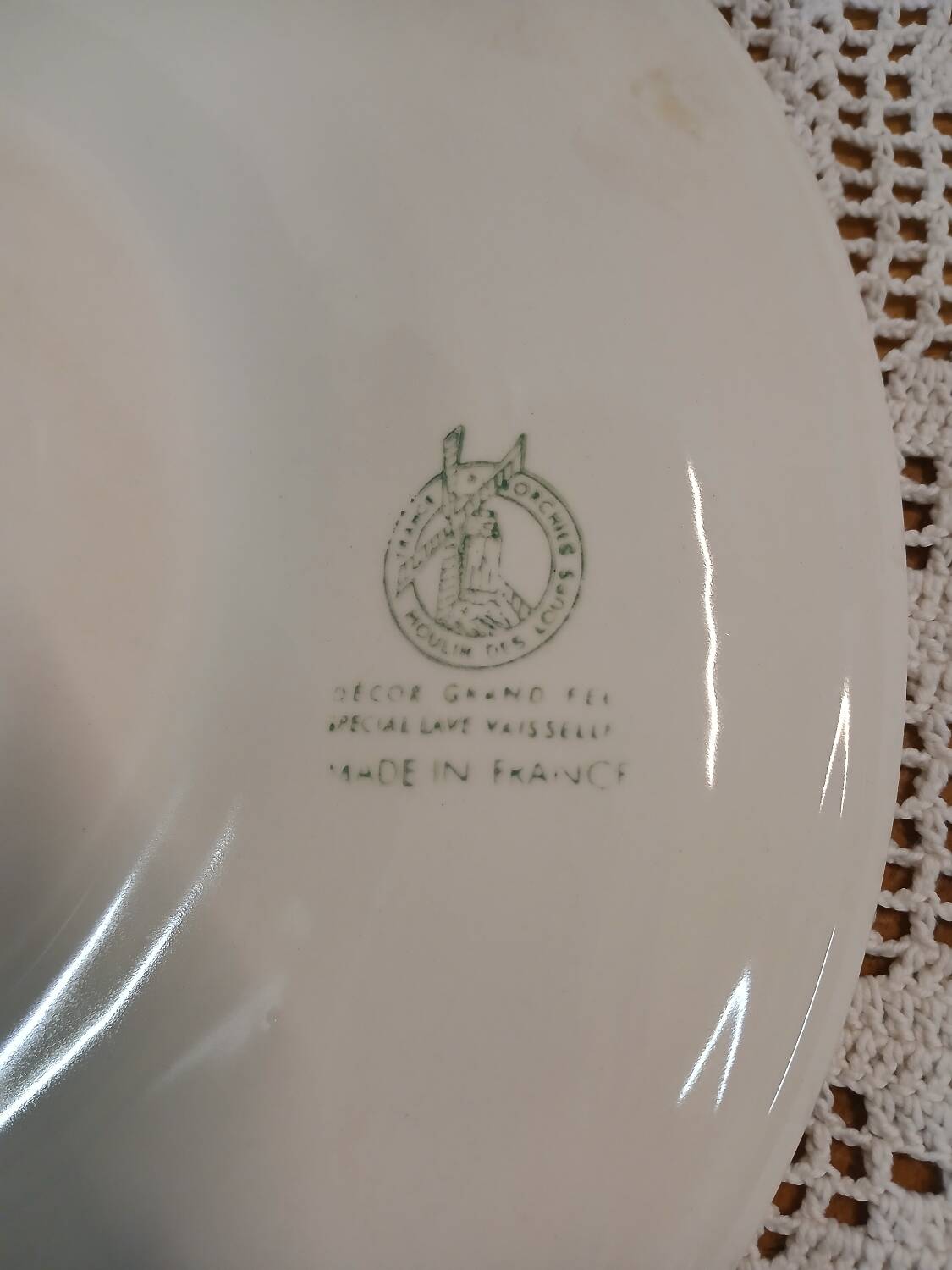 11 oyster plates + 1 Orchies Moulin des Loups dish