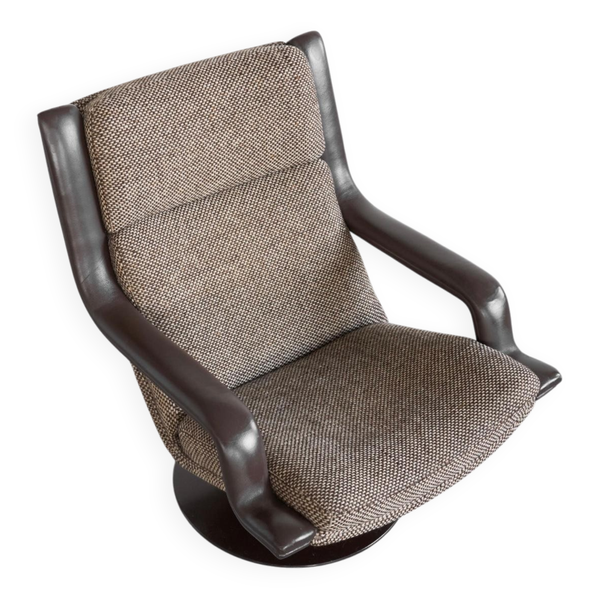 Geoffrey Harcourt, pair of F152 lounge chairs with ottoman for Artifort, 1975.