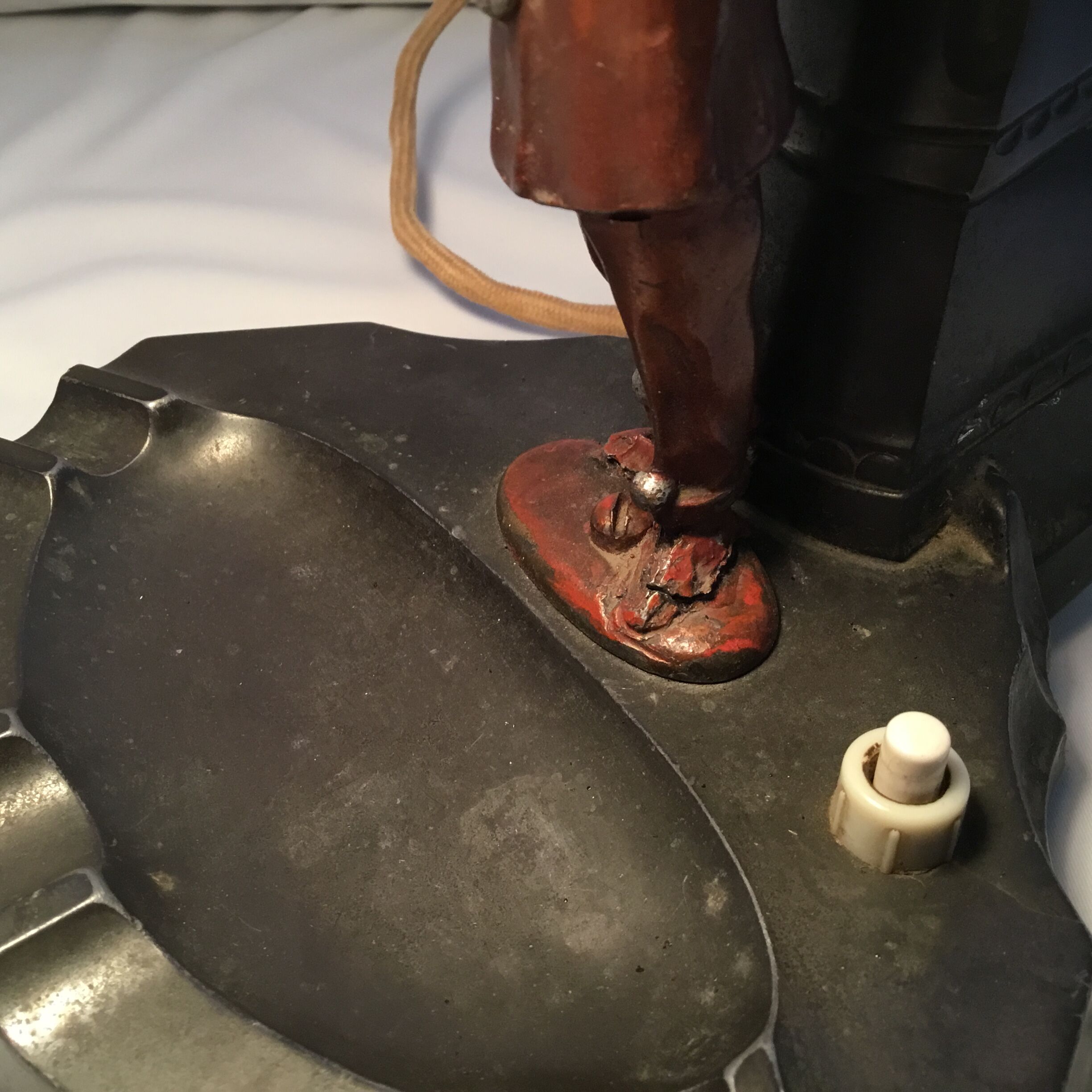 Nuremberg pierrot lead lamp