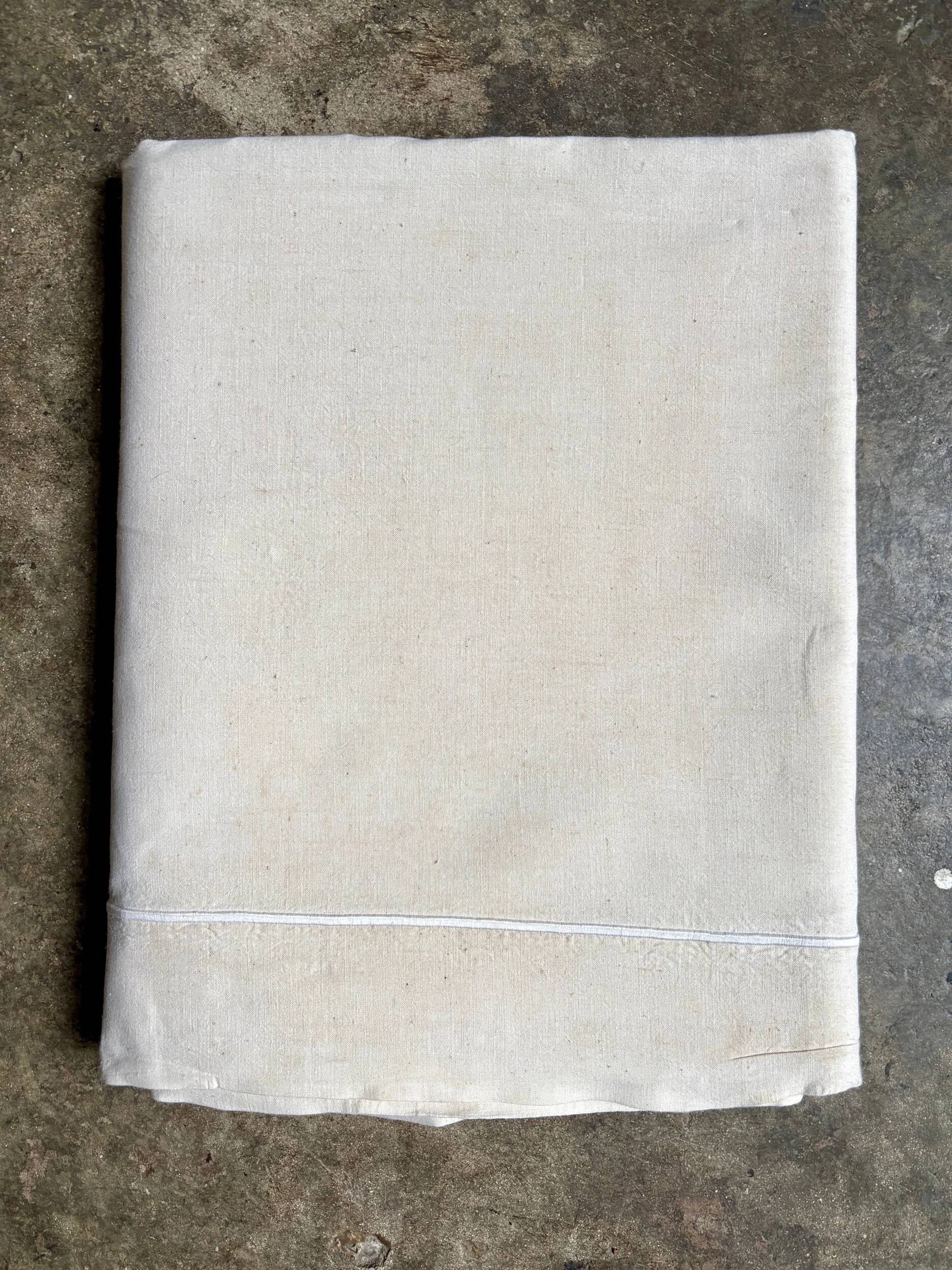 Beige linen sheet with #9 and #10 hemstitching ☐ 240 x 340 cm