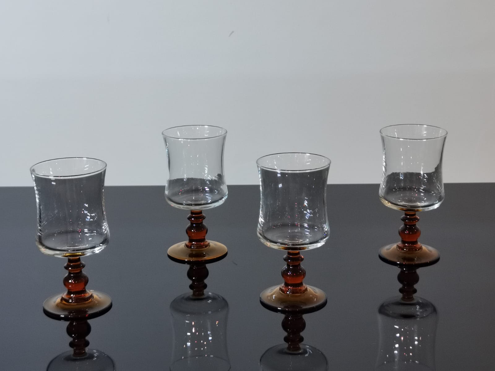 4 verres à vin Luminarc pieds ambrés