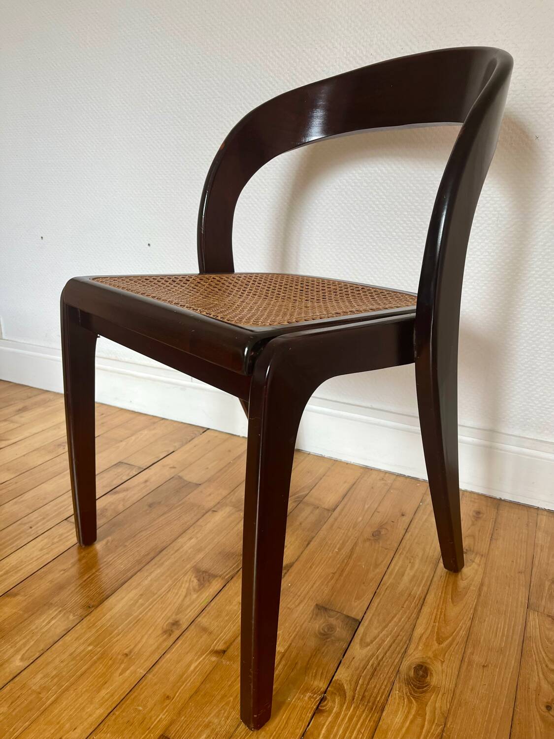 Chaise gondole cannée Baumann