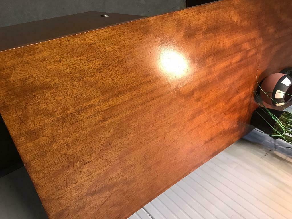 Vintage office with u-frame