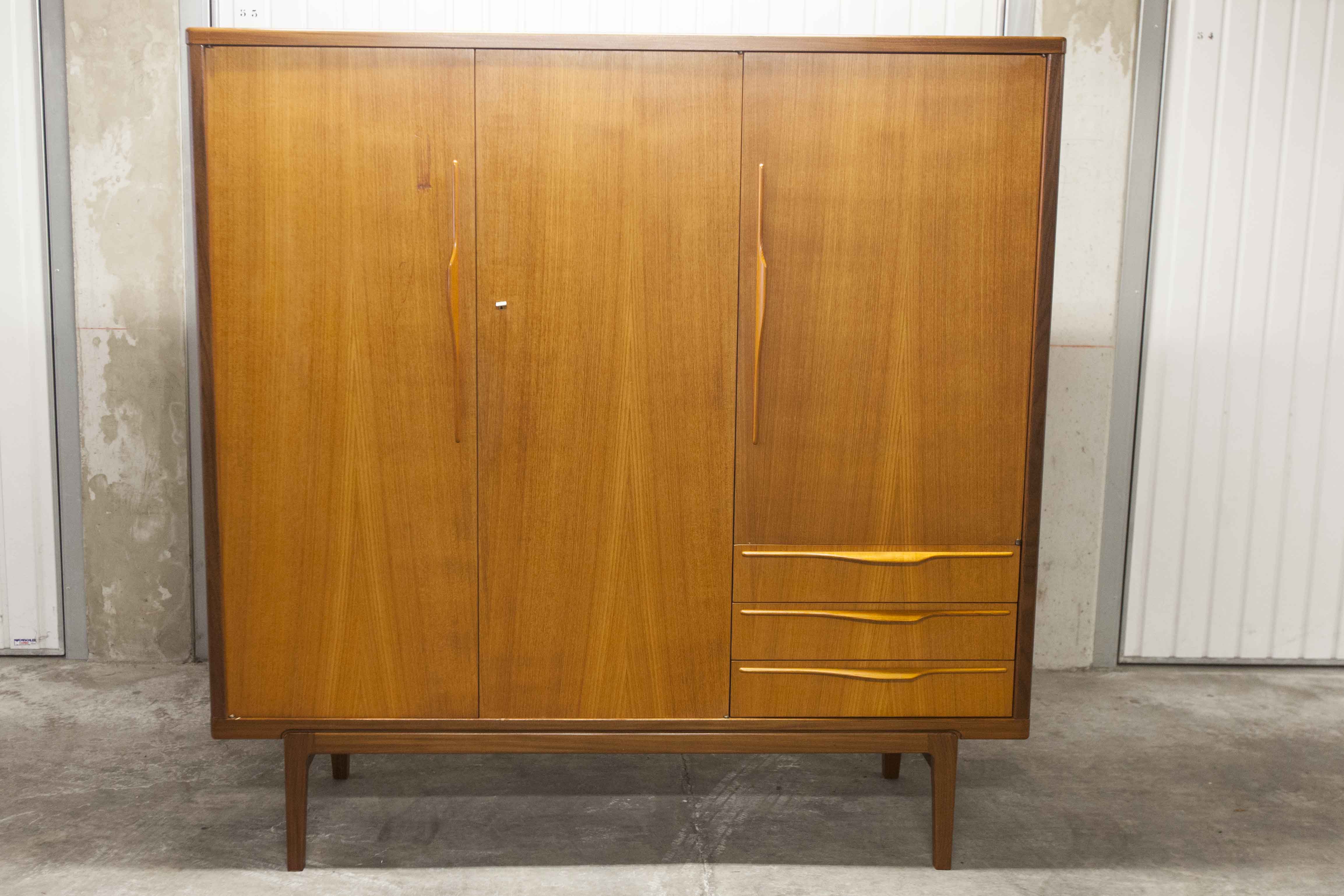 Armoire scandinave en teck 1969 NF Ameublement 202