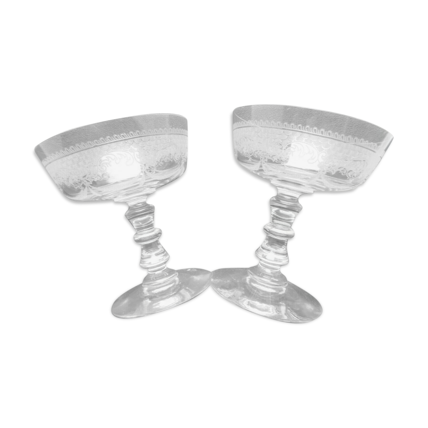 Coupes à champagne cristal Baccarat style Louis XV gravées d'acanthes et de rubans