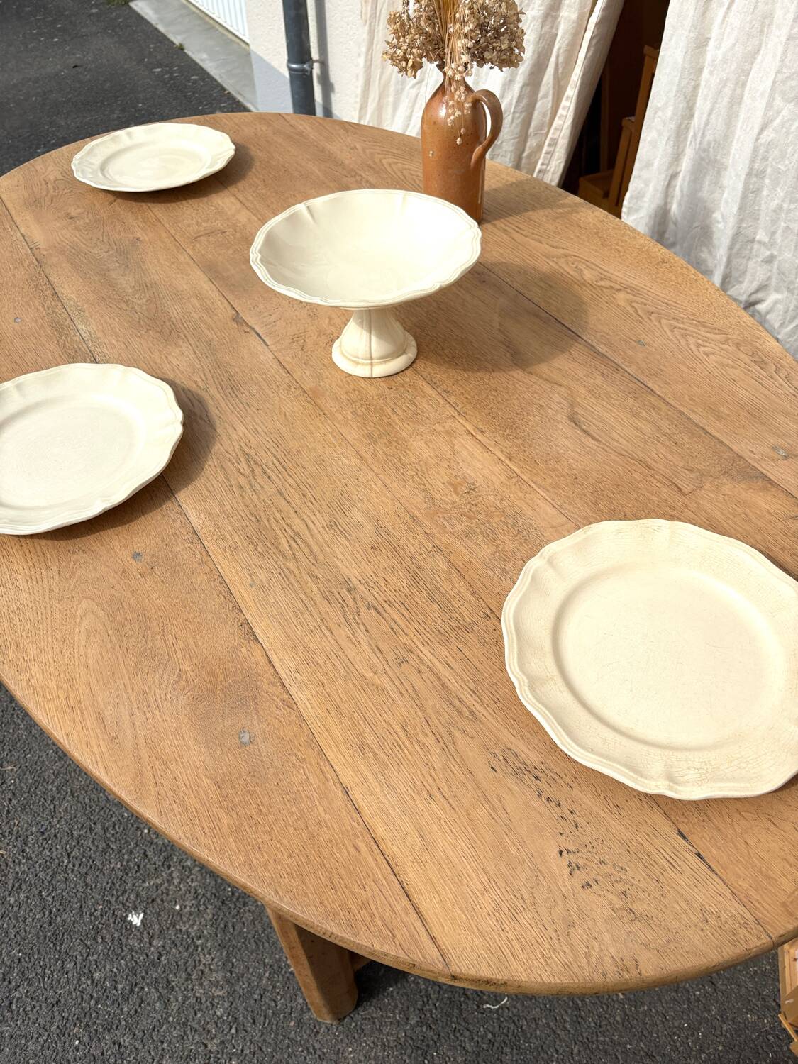 Oval farmhouse table