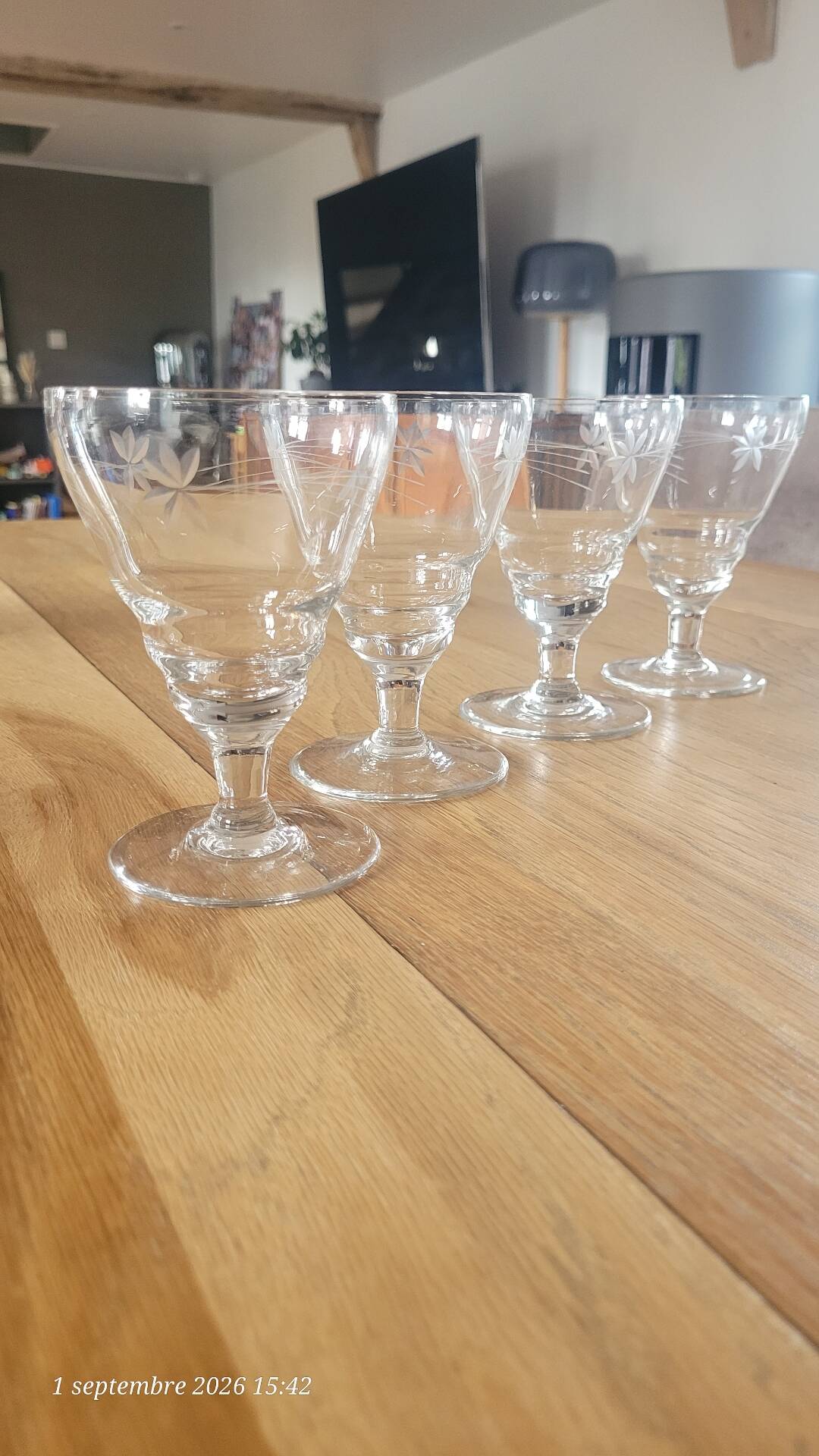 4 verres à pied Art Déco en verre gravé