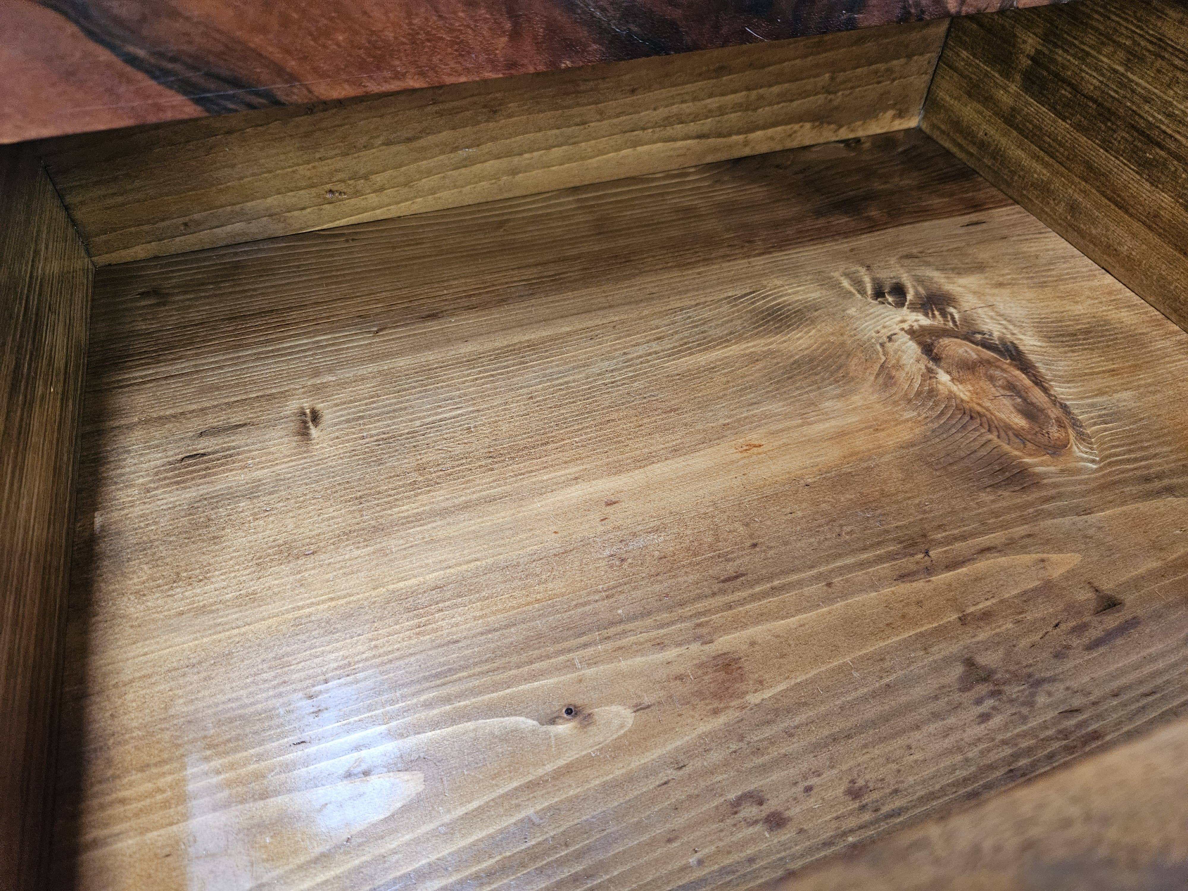 Art Decò display cabinet in walnut burl