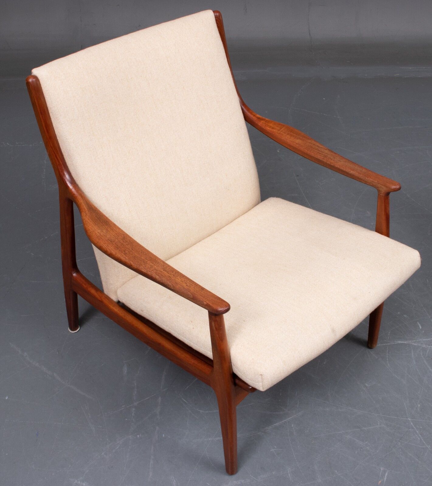 Danish furniture architect. armchair with a teak, rye and seat cushion structure