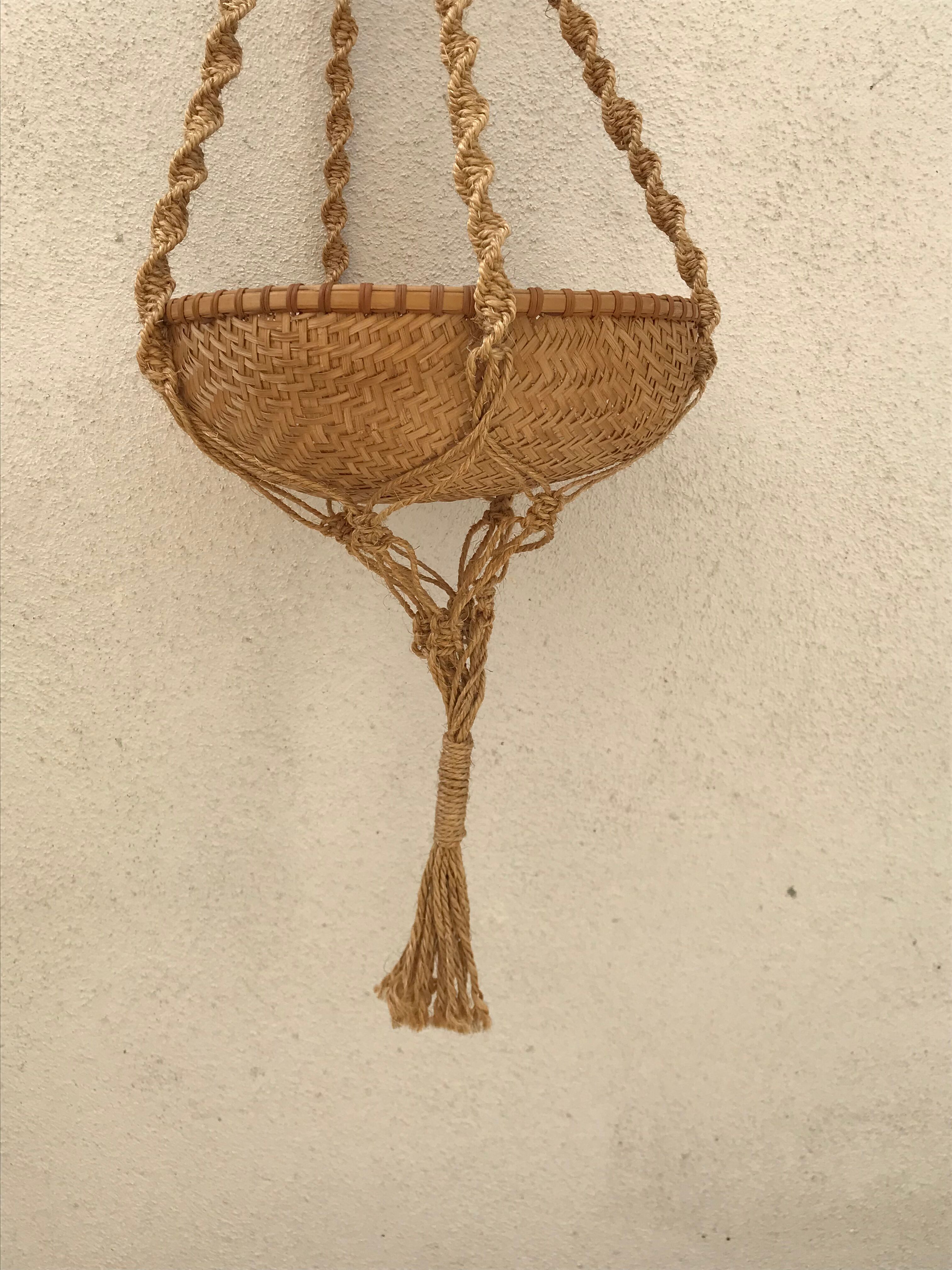 Plant door in macramé