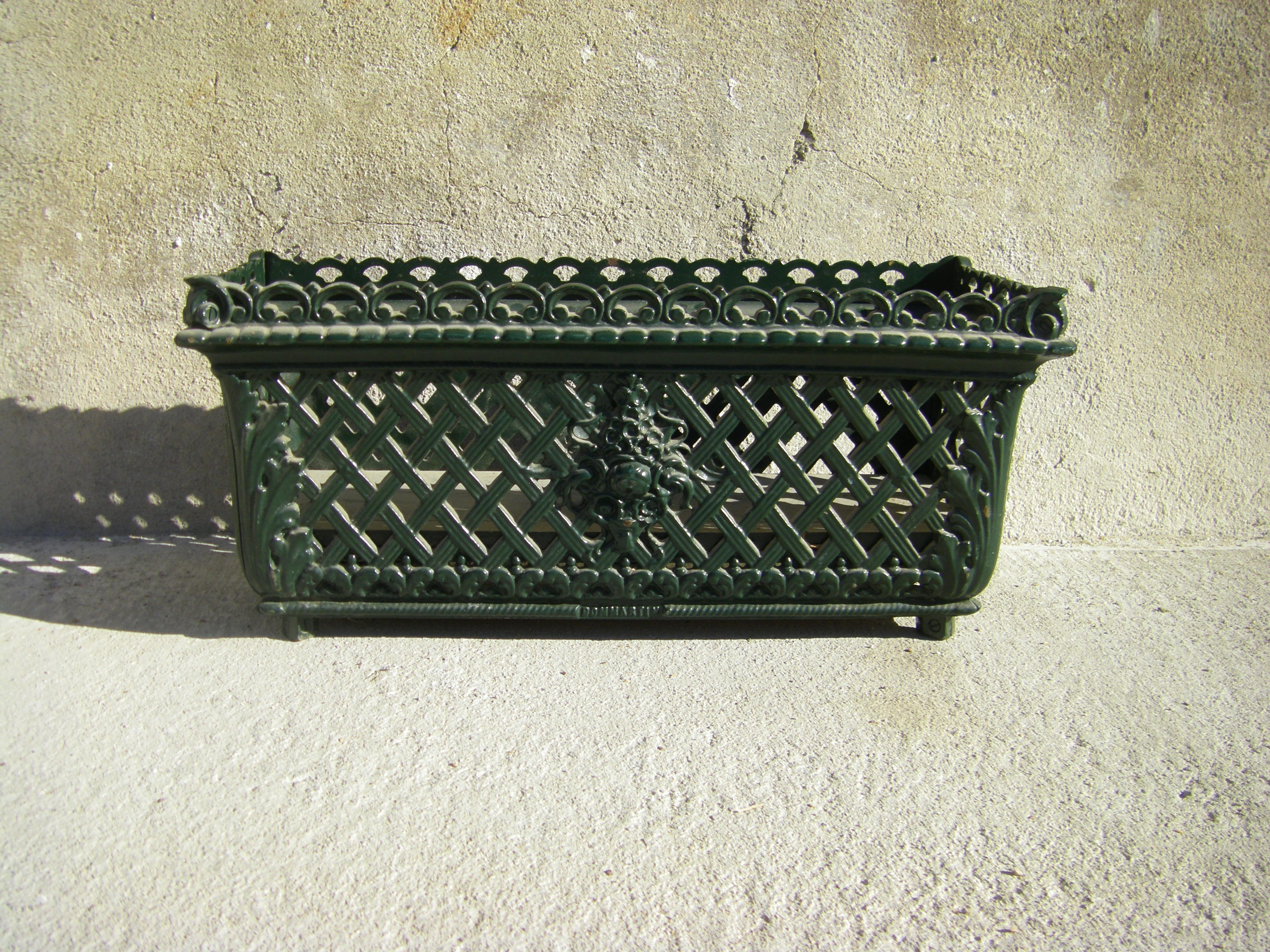 Cast iron planter