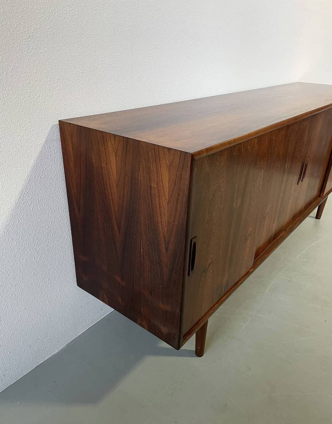 Vintage lowboard in rosewood