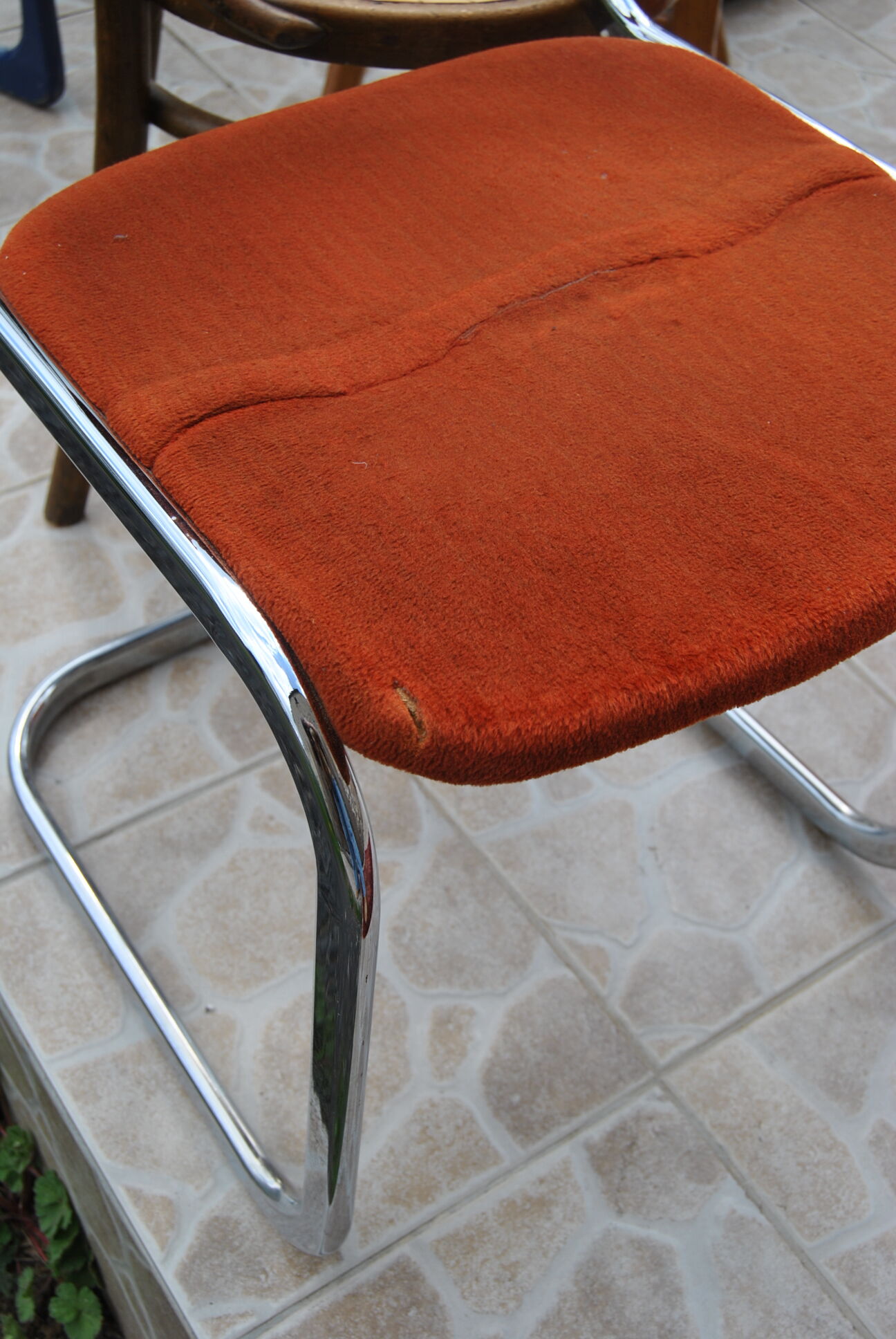 Pair of orange velvet chairs Roche Bobois 70s