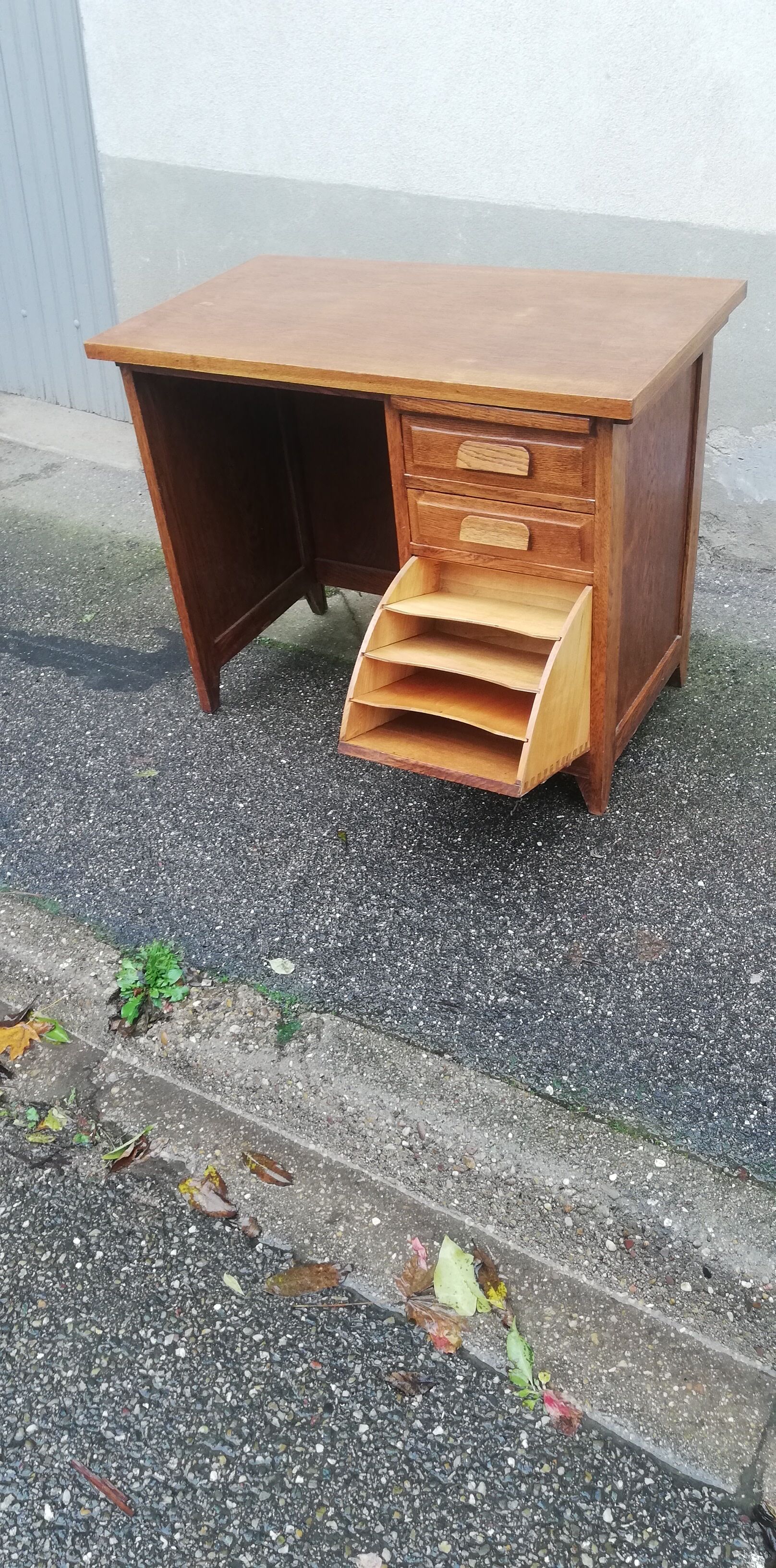 Vintage desk 2 drawers 1 locker