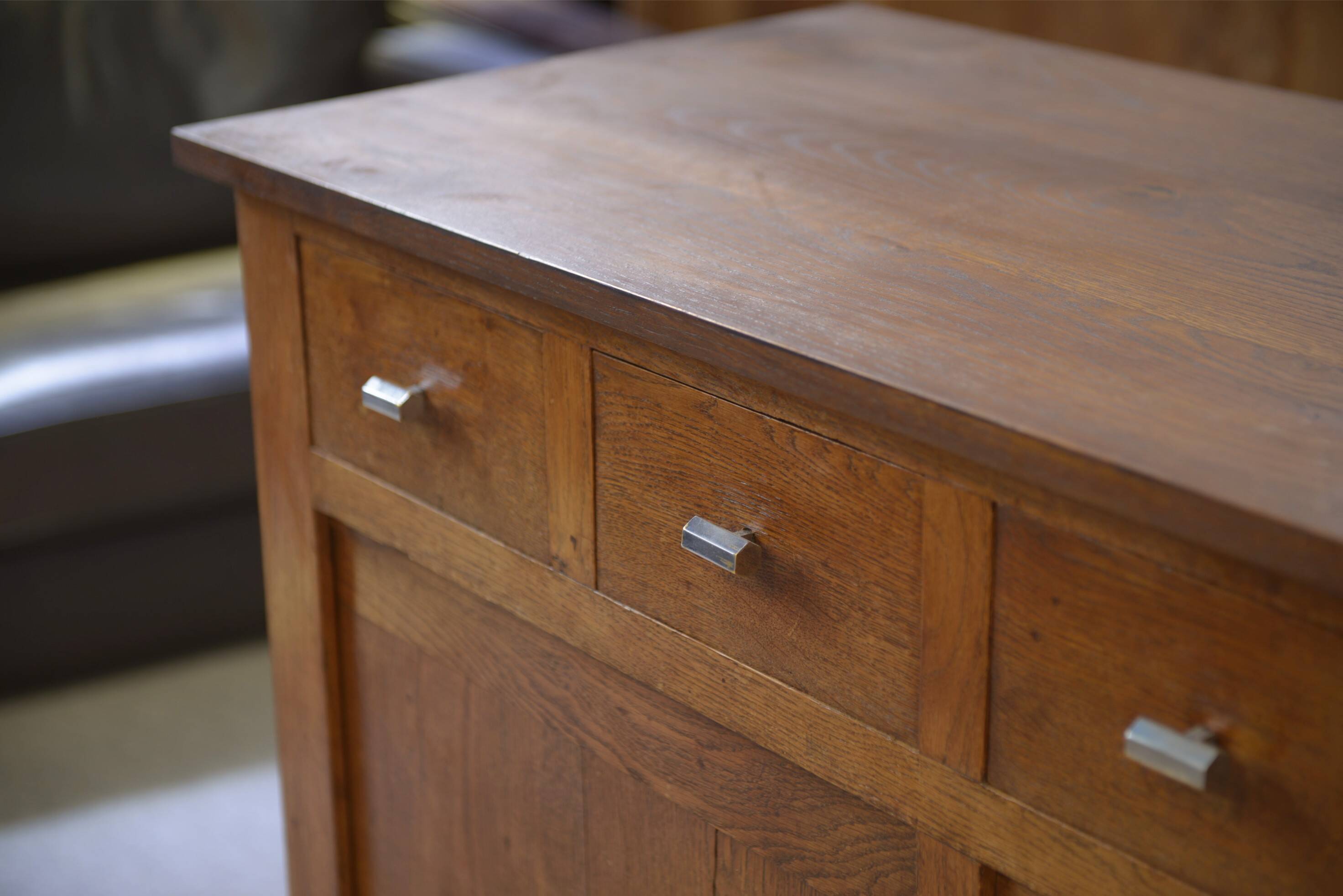 Buffet Art Déco moderniste en chêne massif 1940’s