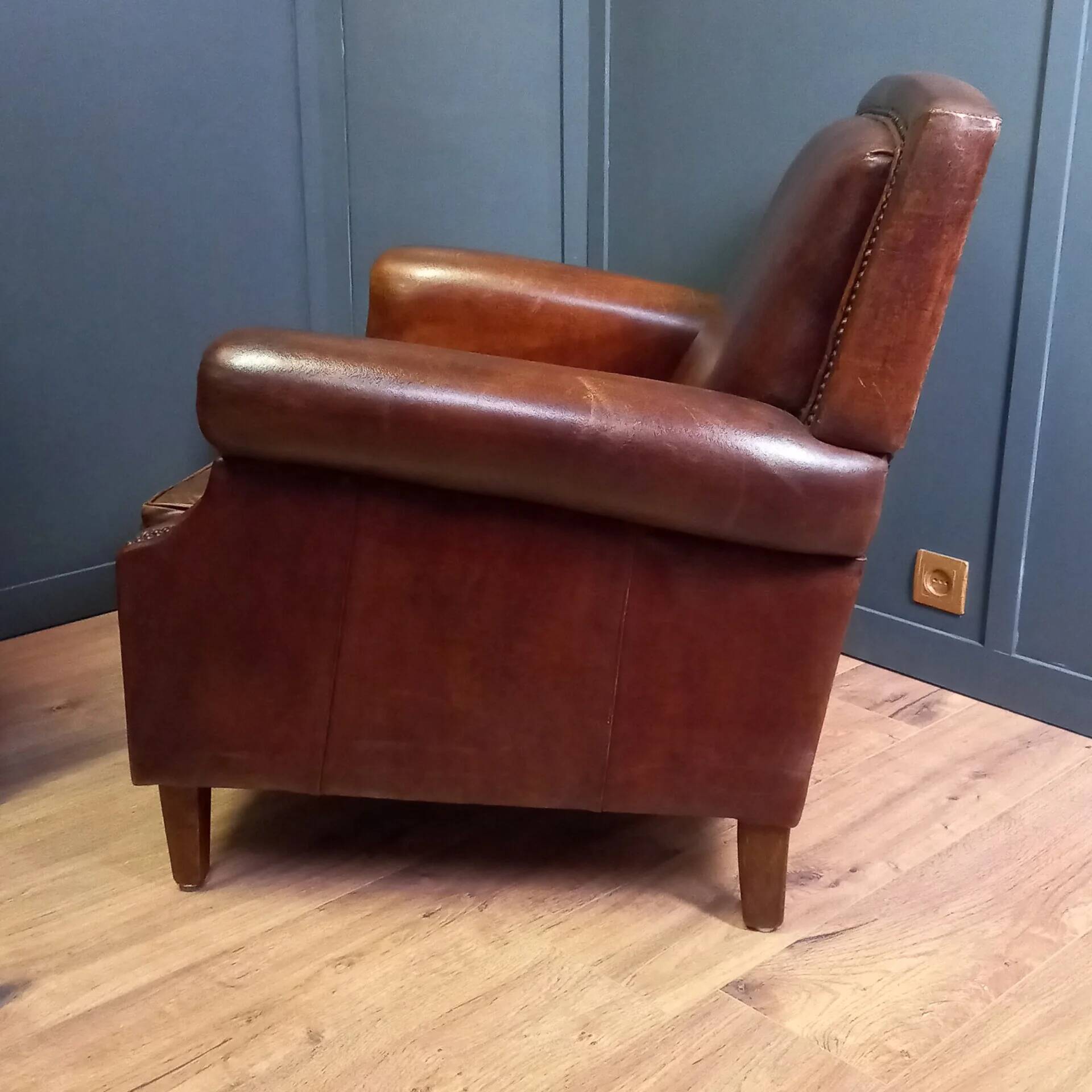 Club armchair in sheepskin in Art Deco style