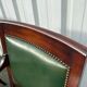 Paire de fauteuils de style Empire en acajou et cuir vert