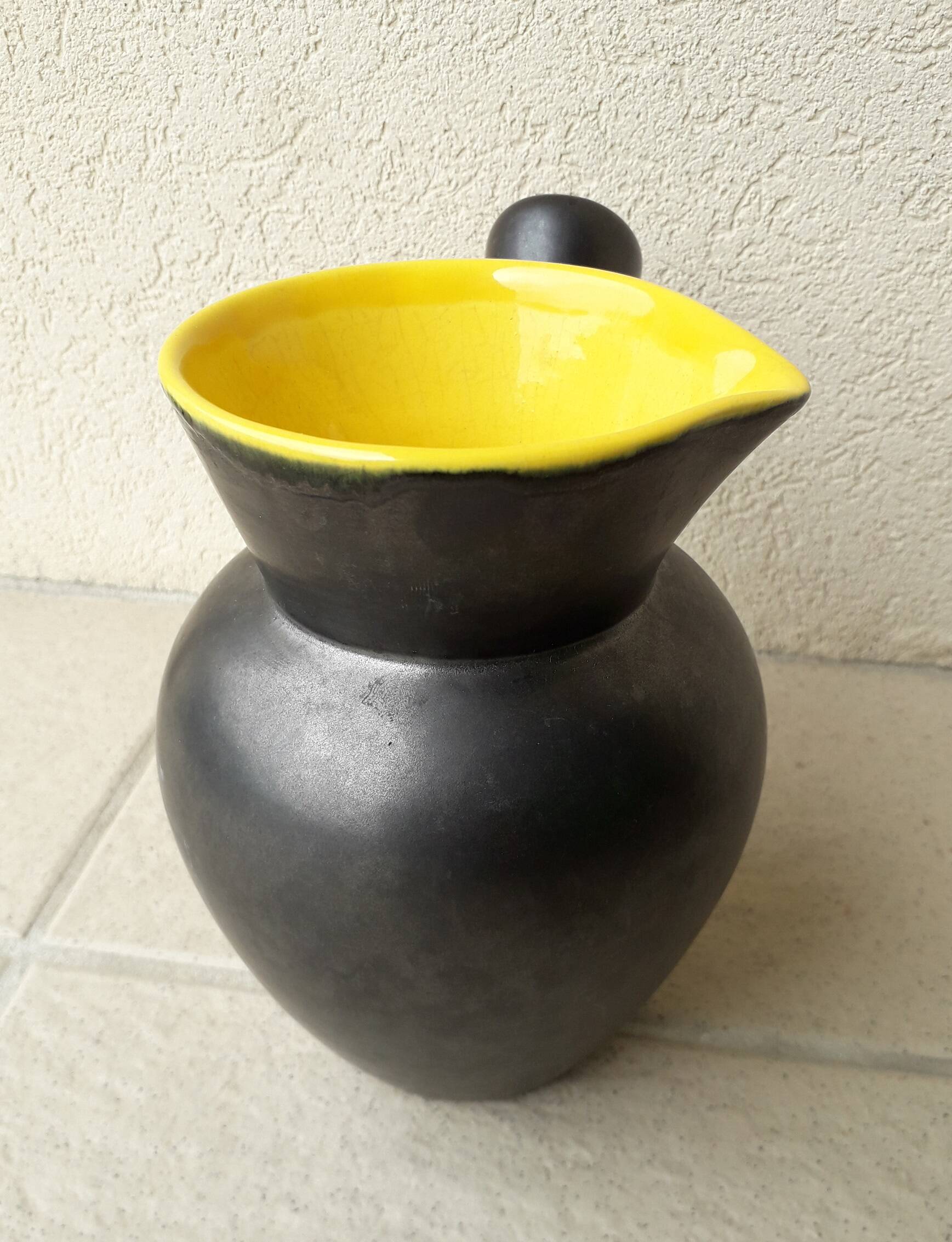 Two-tone ceramic jug