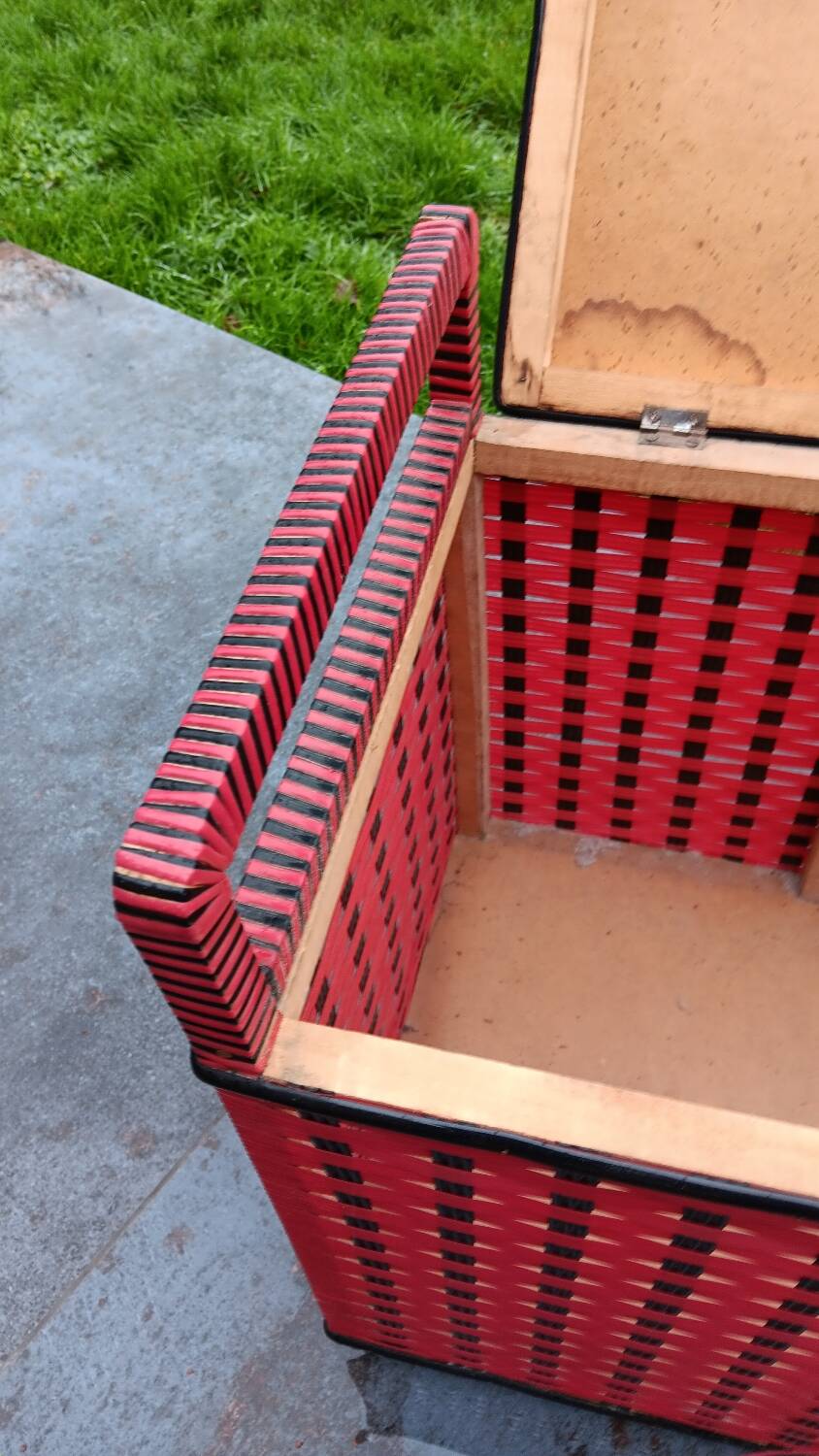 Vintage storage chest or laundry basket