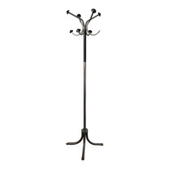 Free-standing coat rack