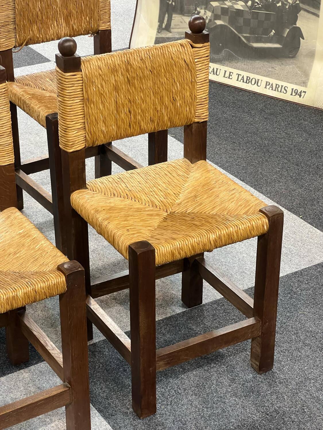 4 brutalist chairs in straw and wood