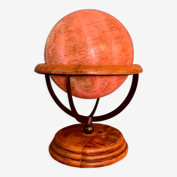 Globe terrestre en bois
