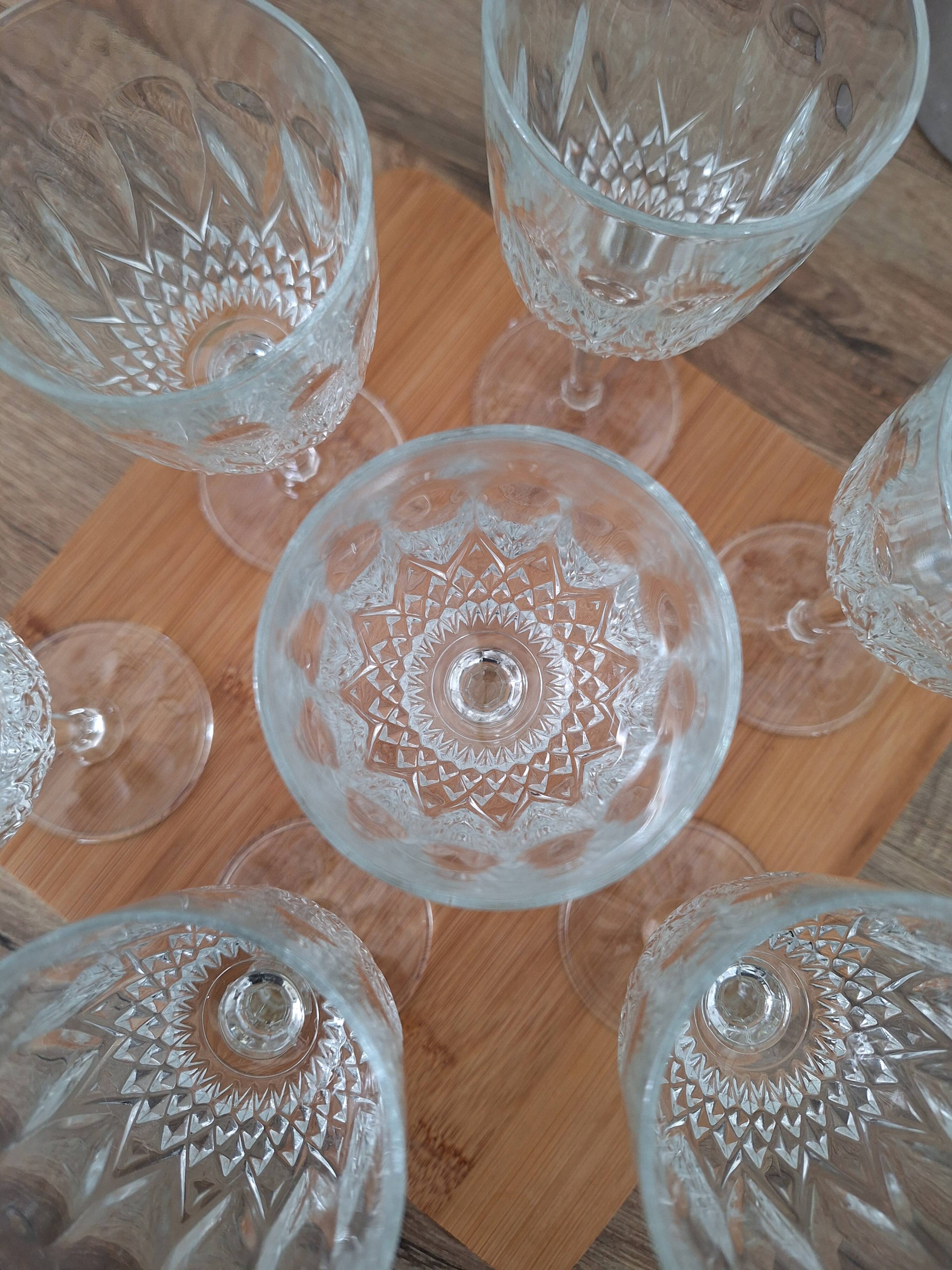 Verres à vin vintage en verre ciselé