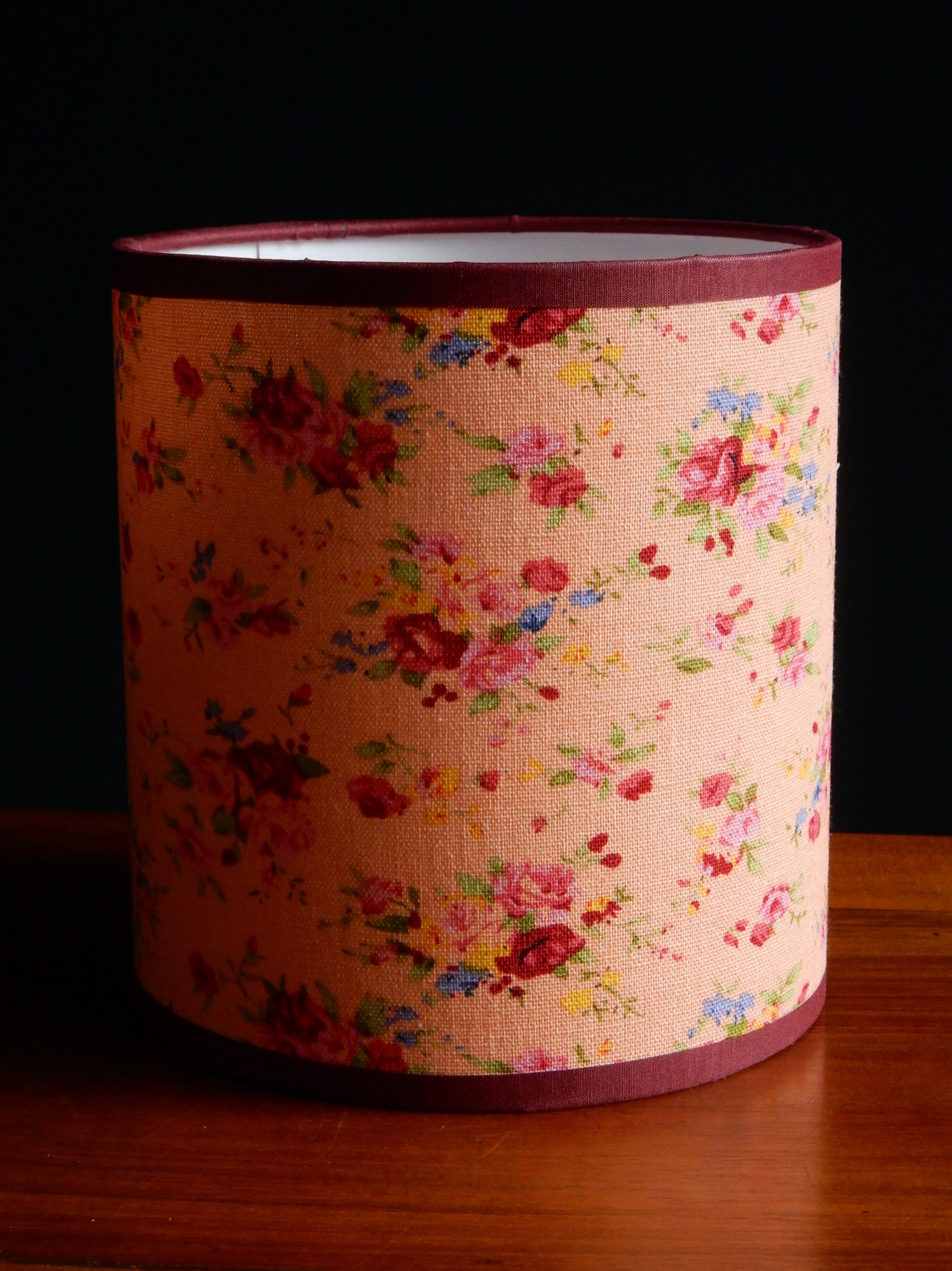 Abat-jour en lin fleuri dans le style Liberty