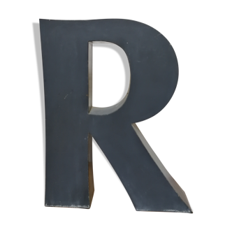 Lettre R ancienne en relief et en zinc