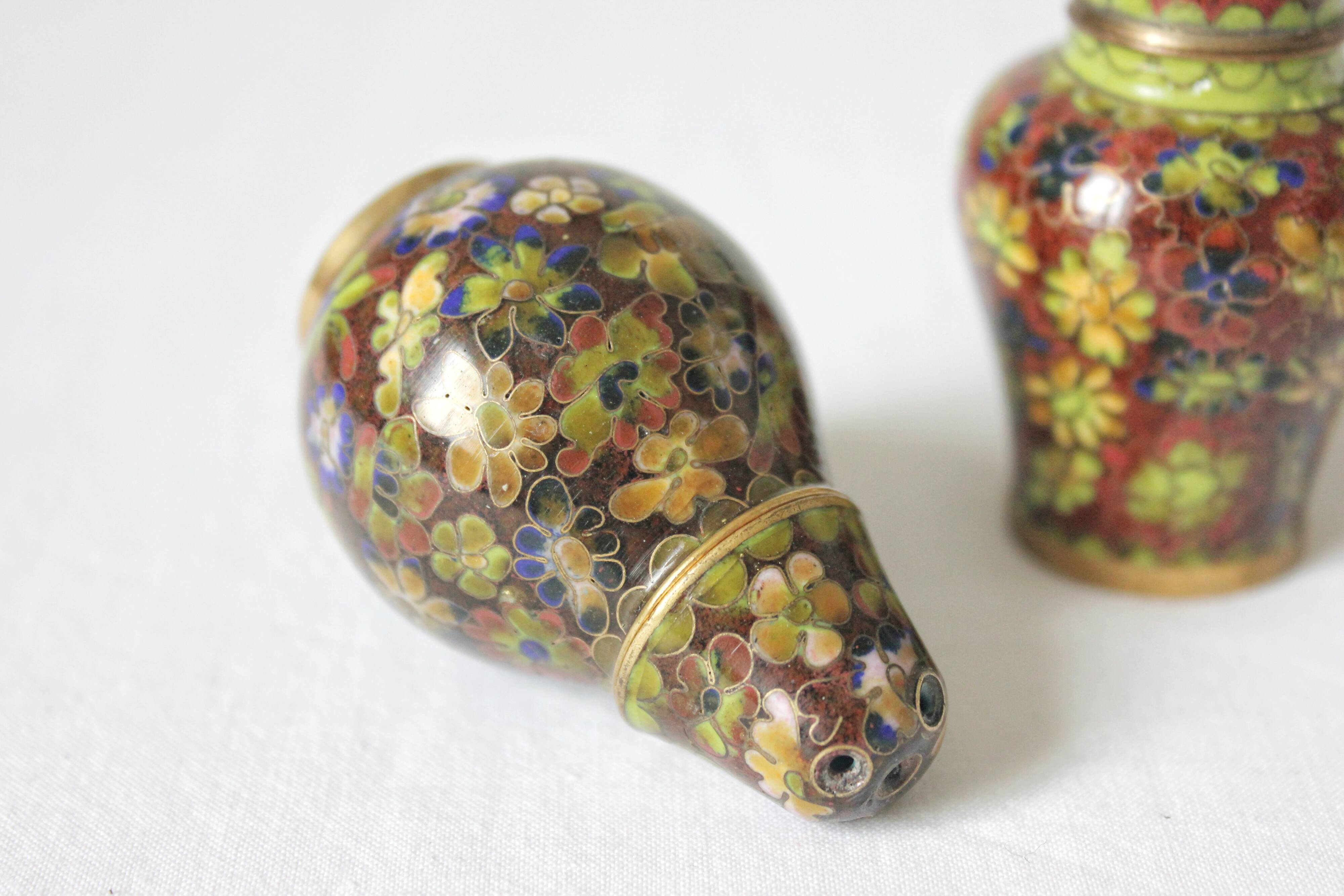 Salt shaker and pepper shaker in brass and vintage cloisonné enamel