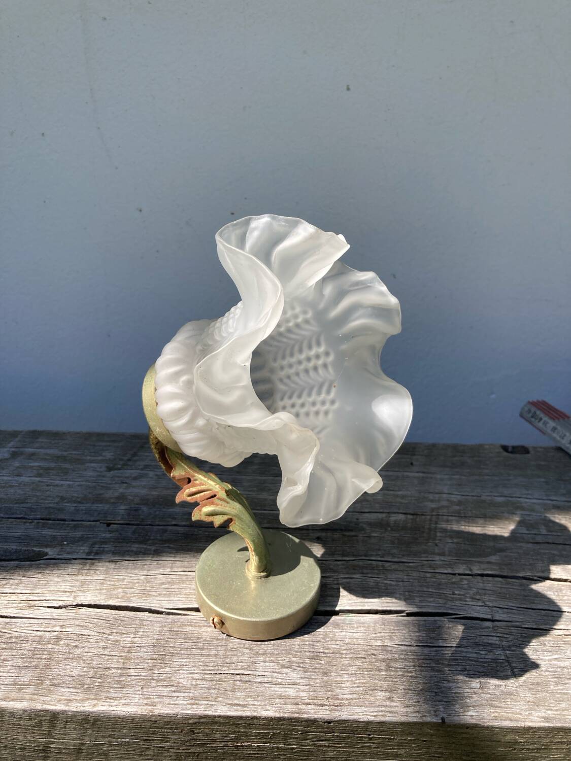 Flower wall lamp in glass paste