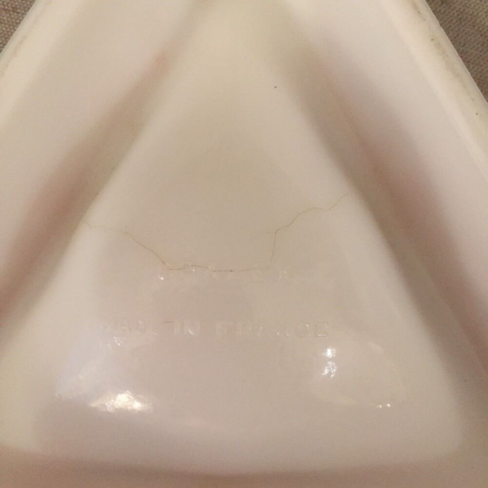 Advertising ashtray beer of vezelise triangular shape