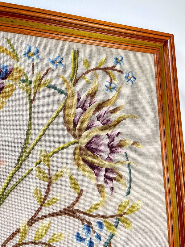 Tapisserie canevas vintage à motif fleuri – Broderie murale rétro