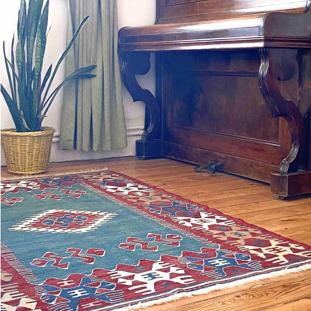 Hand-woven Turkish vintage kilim 166x116 cm