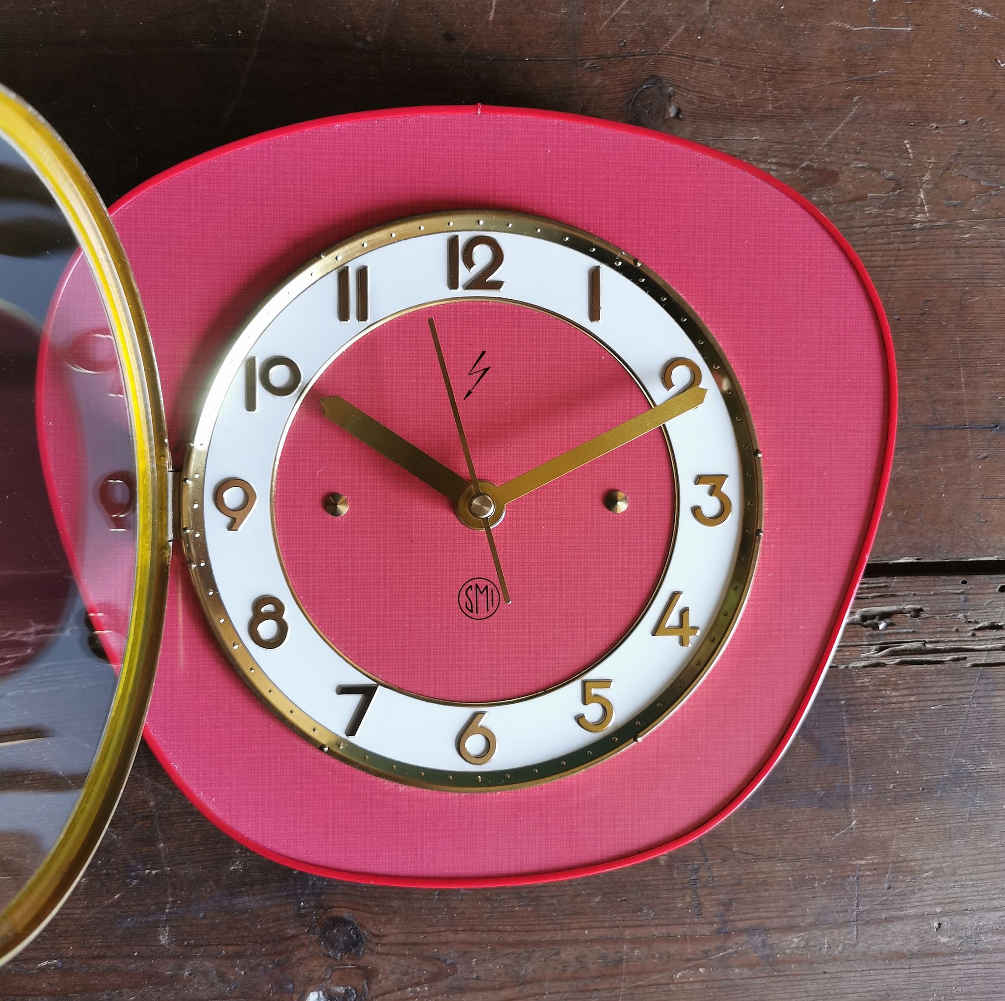 Horloge formica vintage pendule murale silencieuse trapèze "SMI rouge"