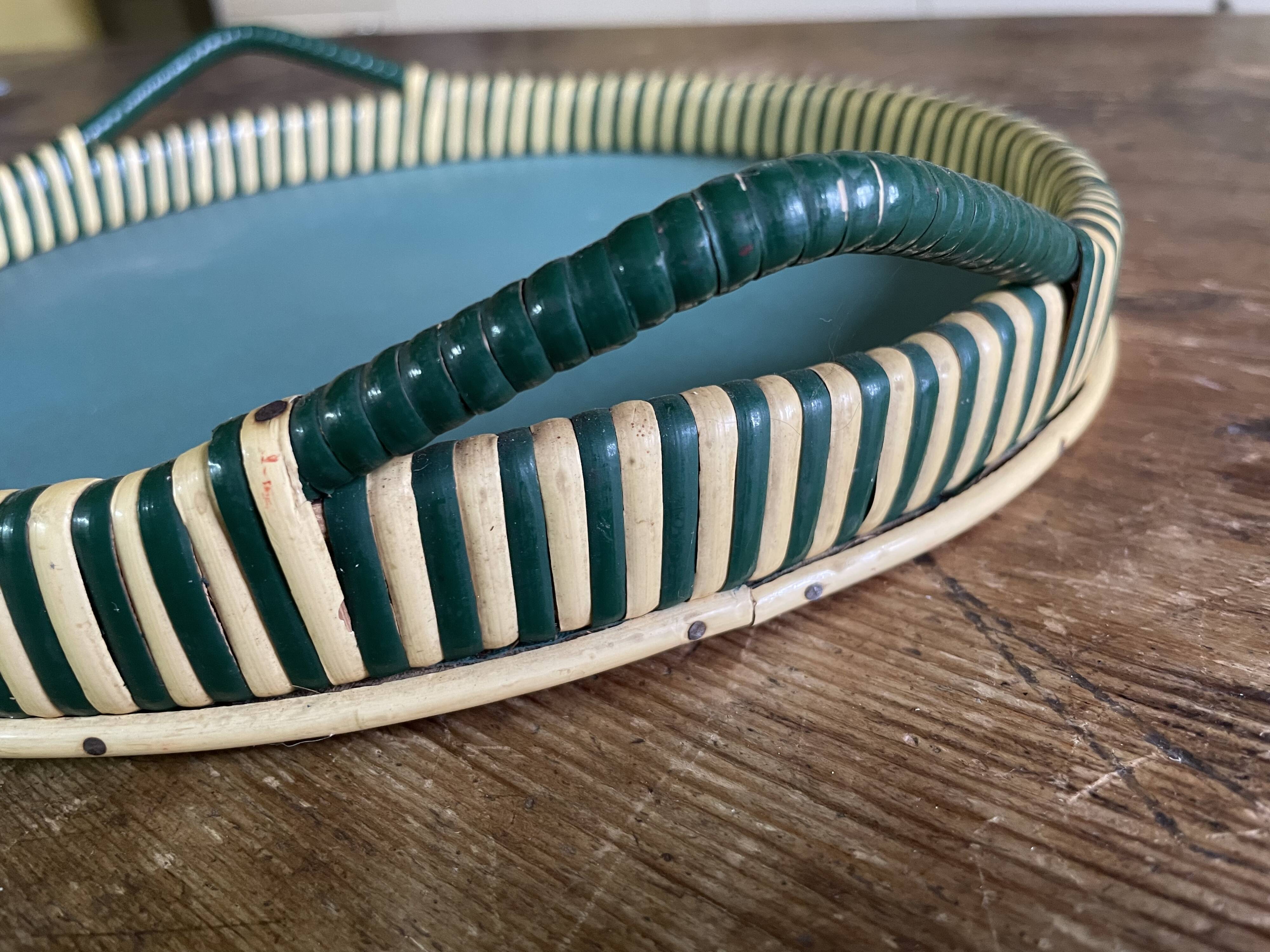 Wood and scoubidou tray