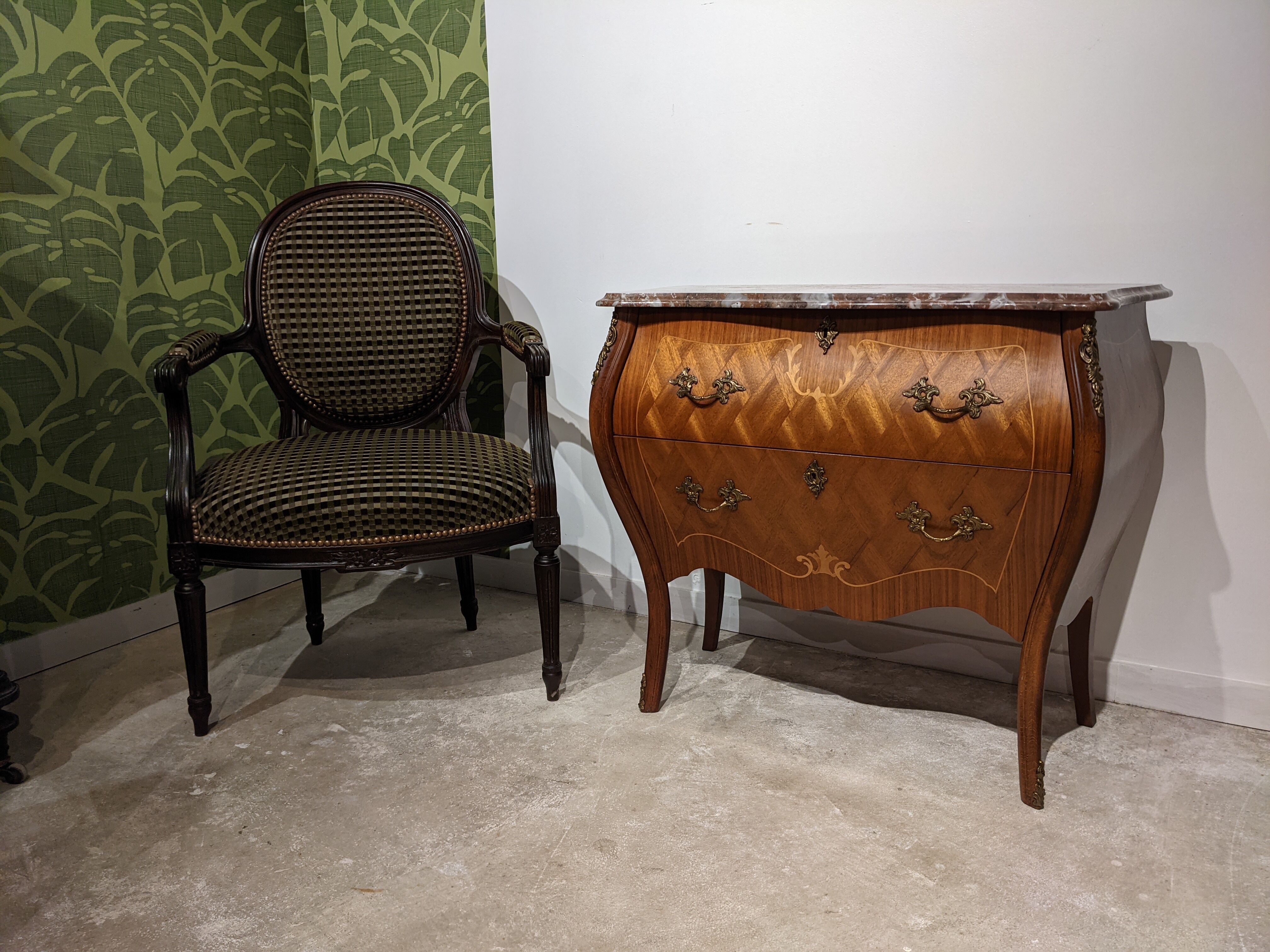 Commode tombeau de style Louis XV