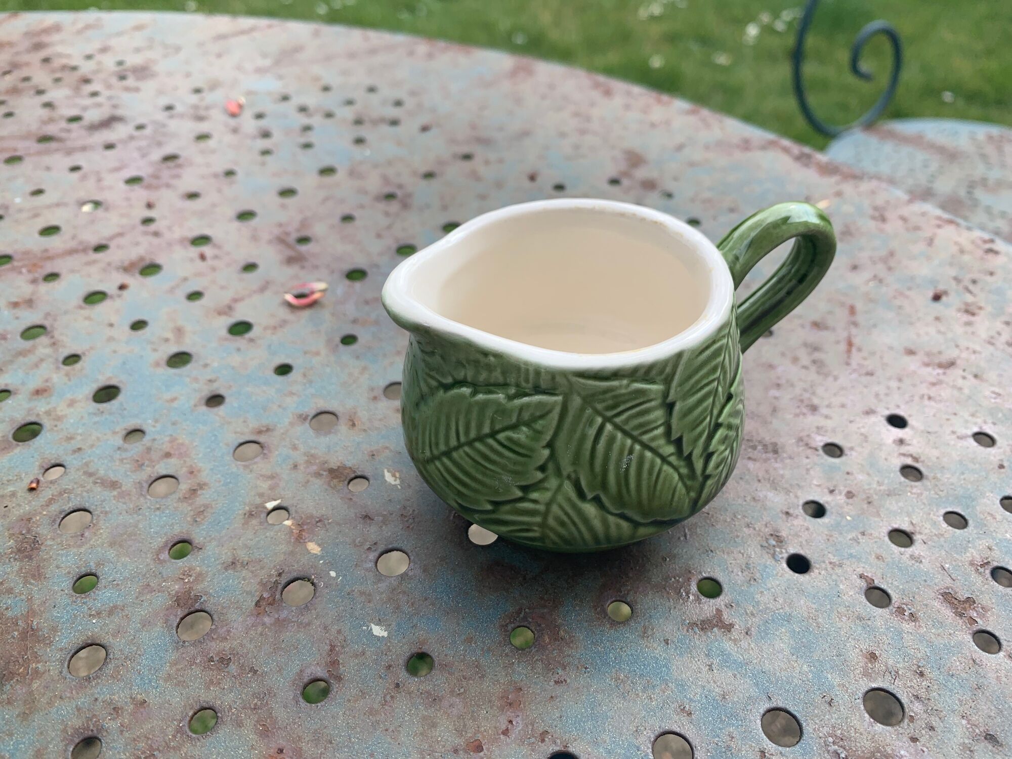 Slurry dish for red fruits, cream pot and vintage sugar bowl