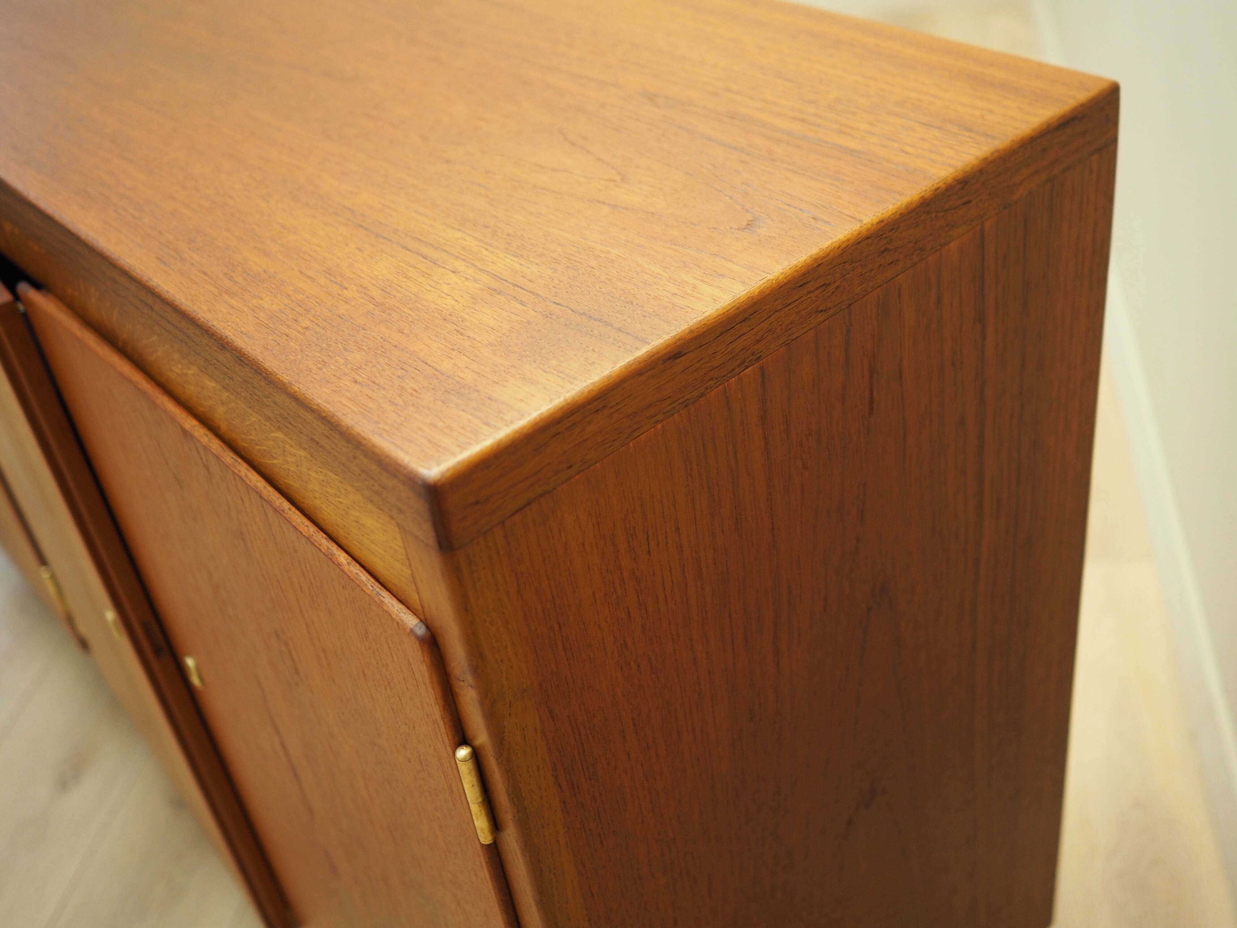 Buffet en teck, design danois, années 1960, production : Danemark