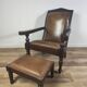 Fauteuil/chaise de château ancien avec tabouret