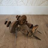Paire de patères en bois tourné