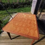 Rectangular extendable table