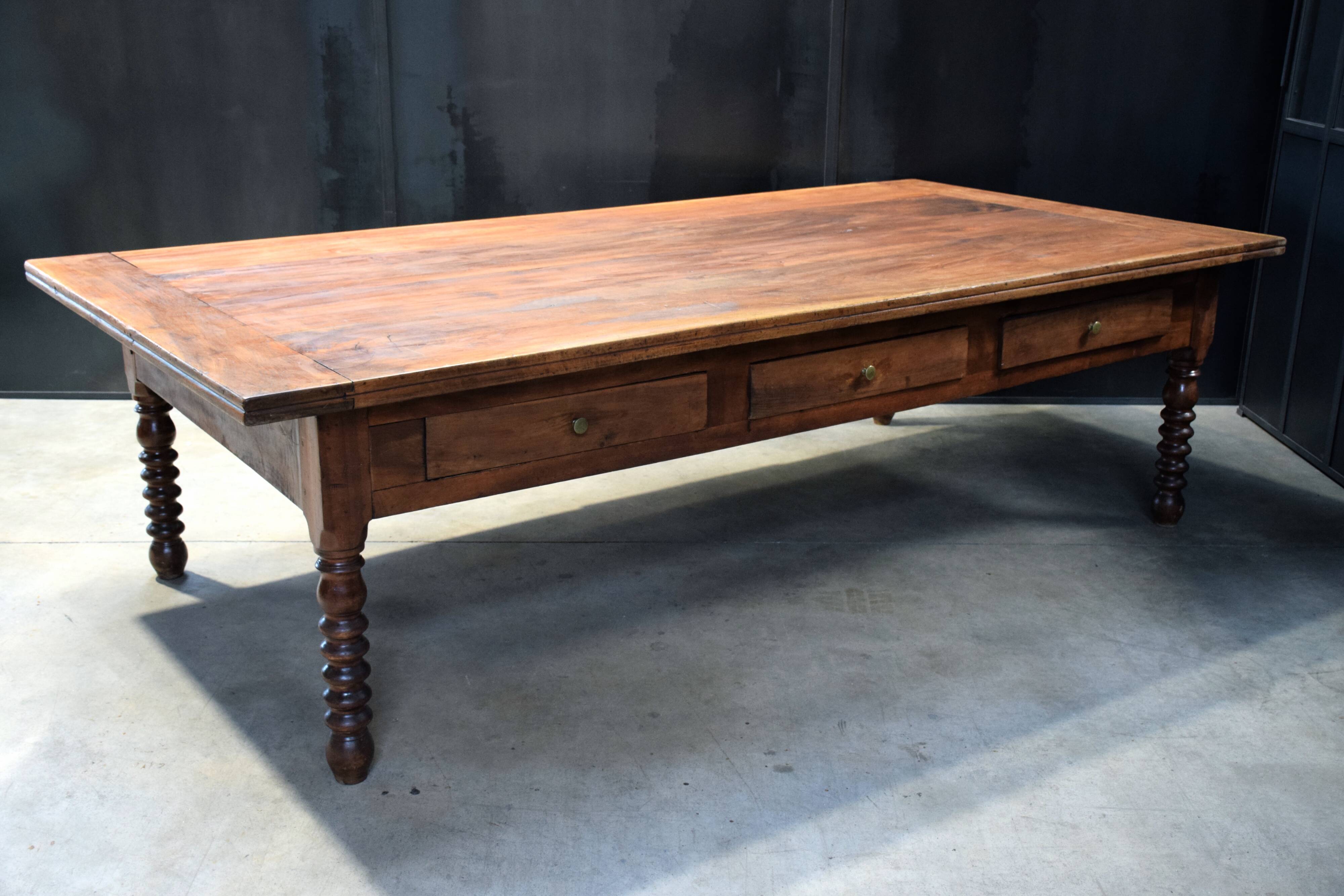 Passementier table with wooden drawers Walnut - France Lyon 1880'